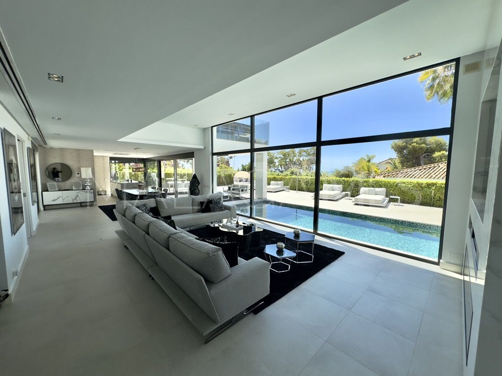 Villa for sale in Los Monteros