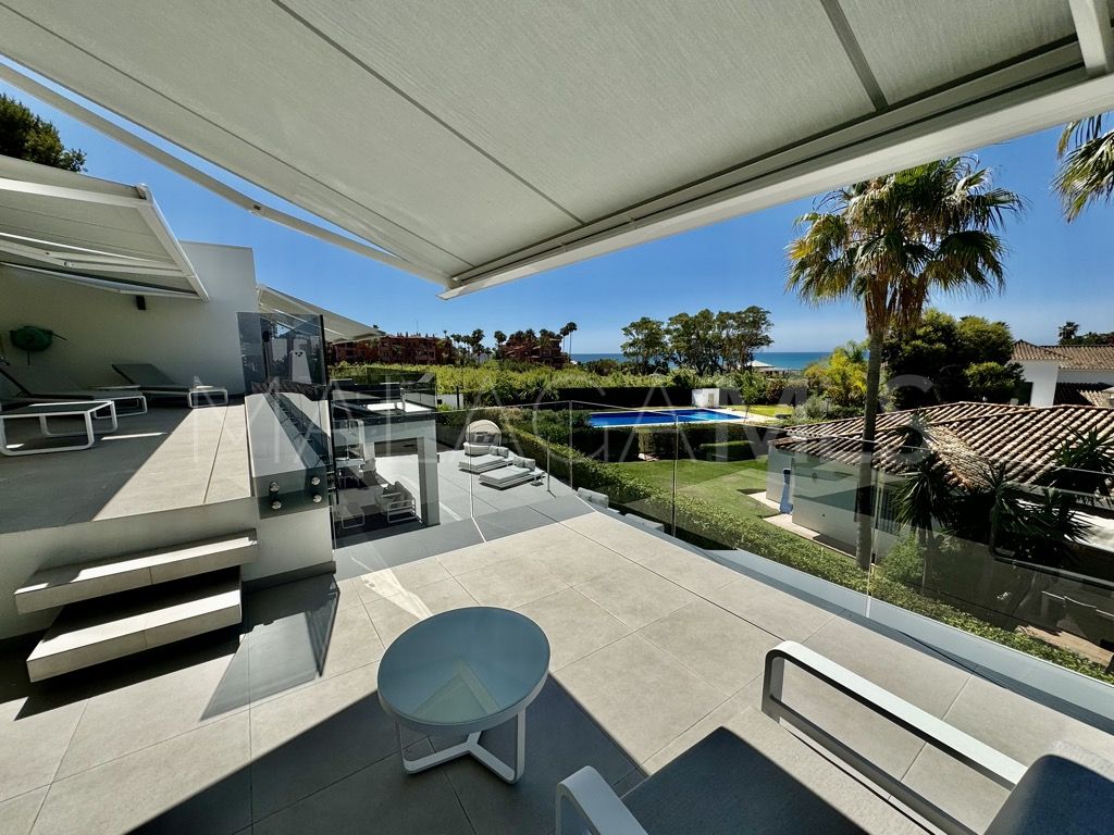 Villa for sale in Los Monteros