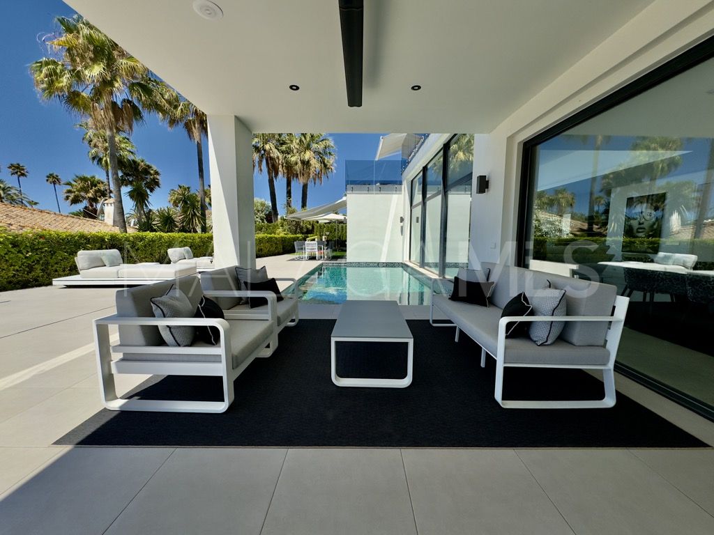 Villa for sale in Los Monteros