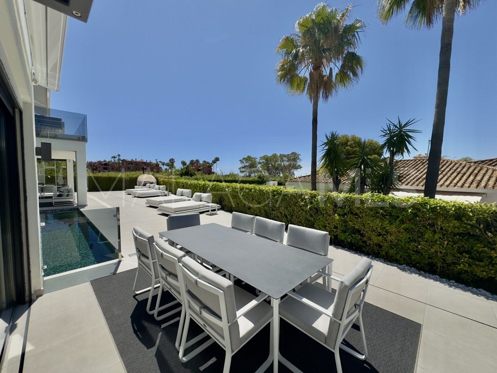 Villa for sale in Los Monteros