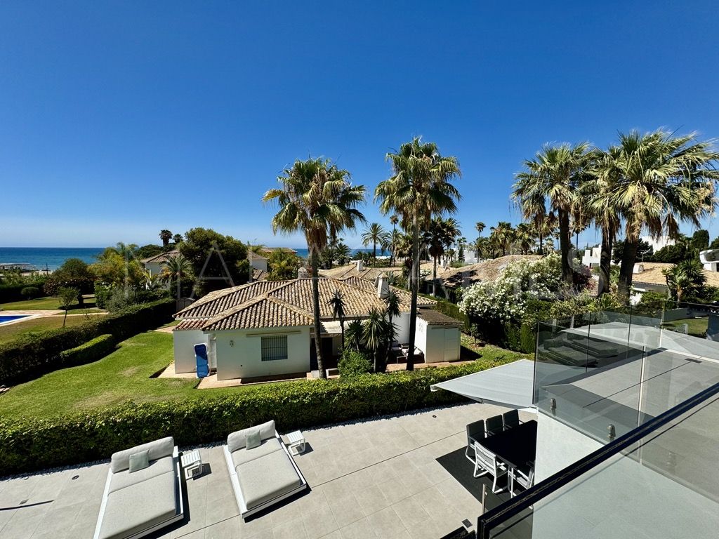 Villa for sale in Los Monteros