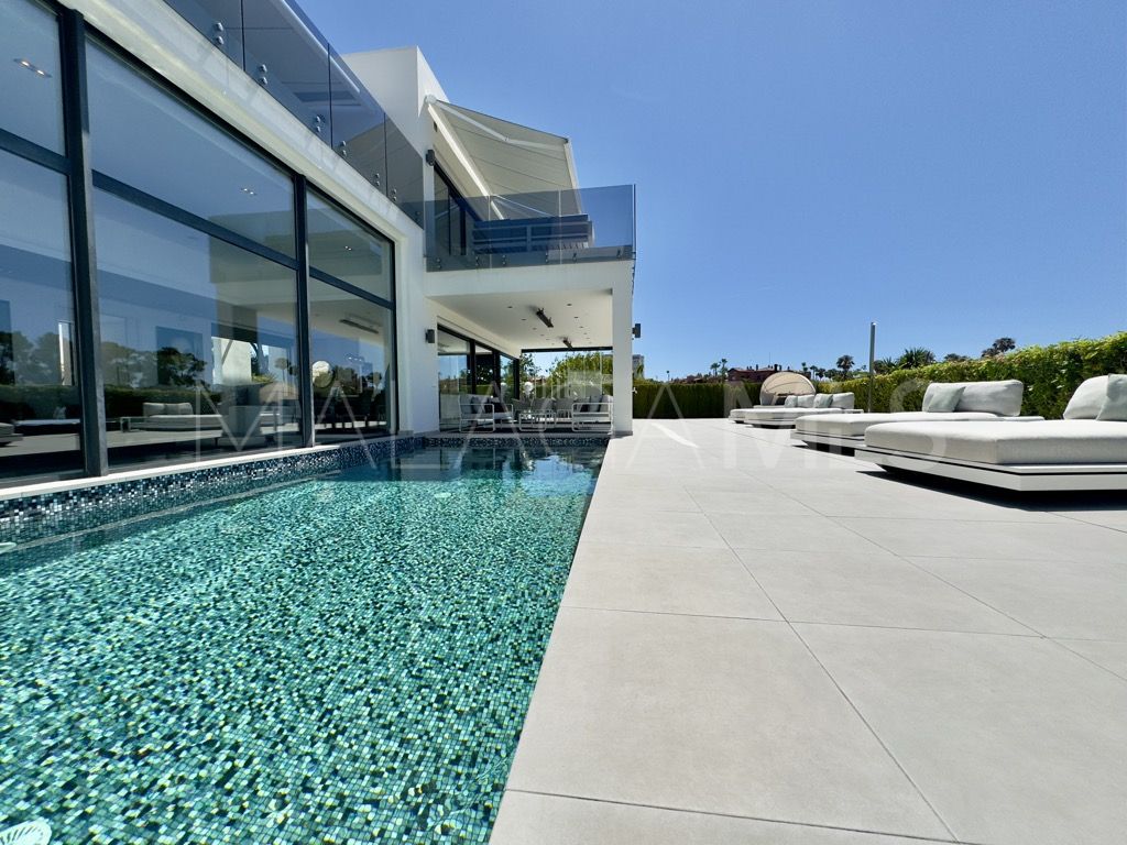 Villa for sale in Los Monteros