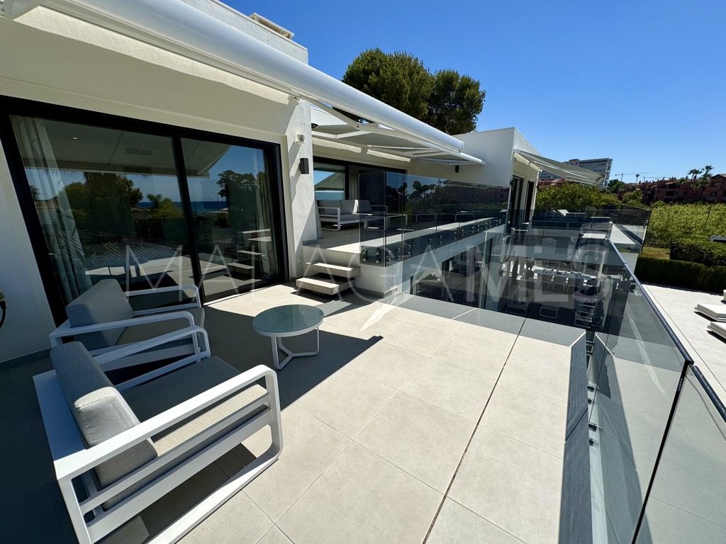 Villa for sale in Los Monteros