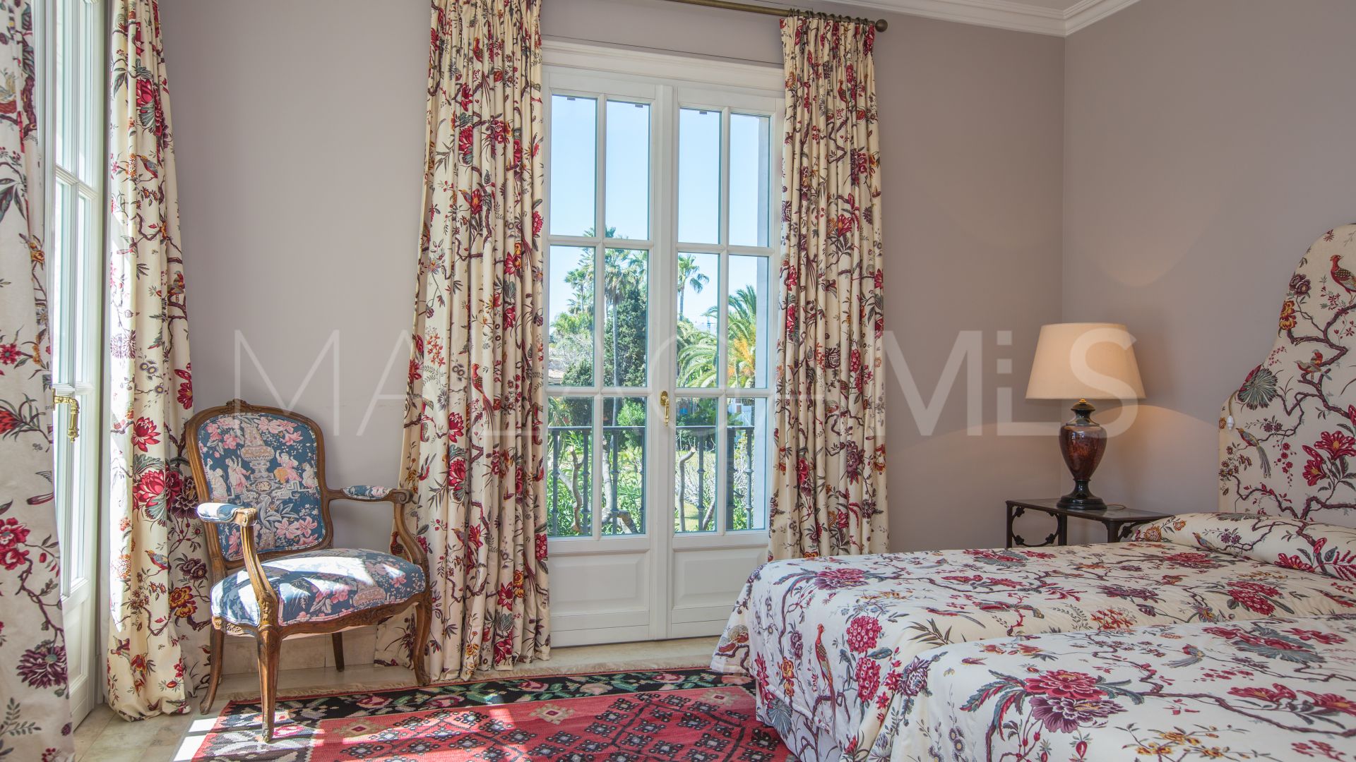 Villa for sale in Los Monteros