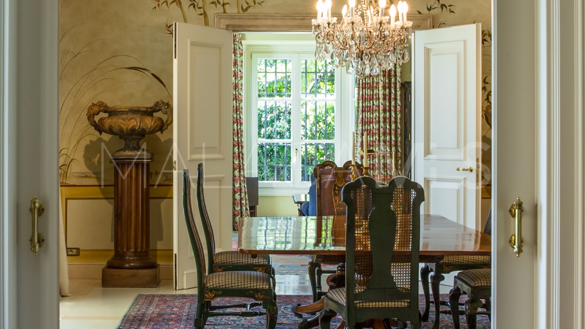 Villa for sale in Los Monteros