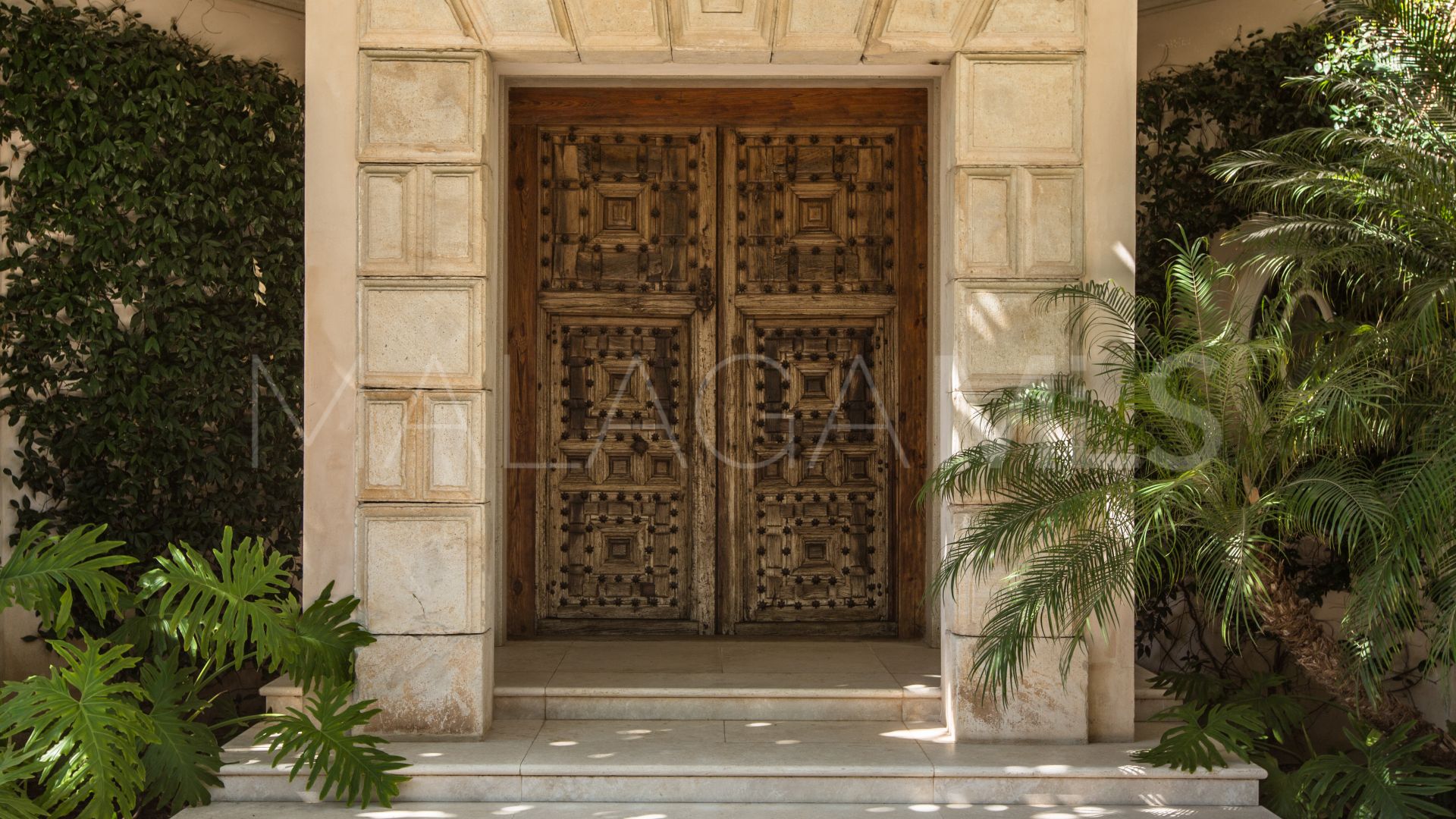 Villa for sale in Los Monteros