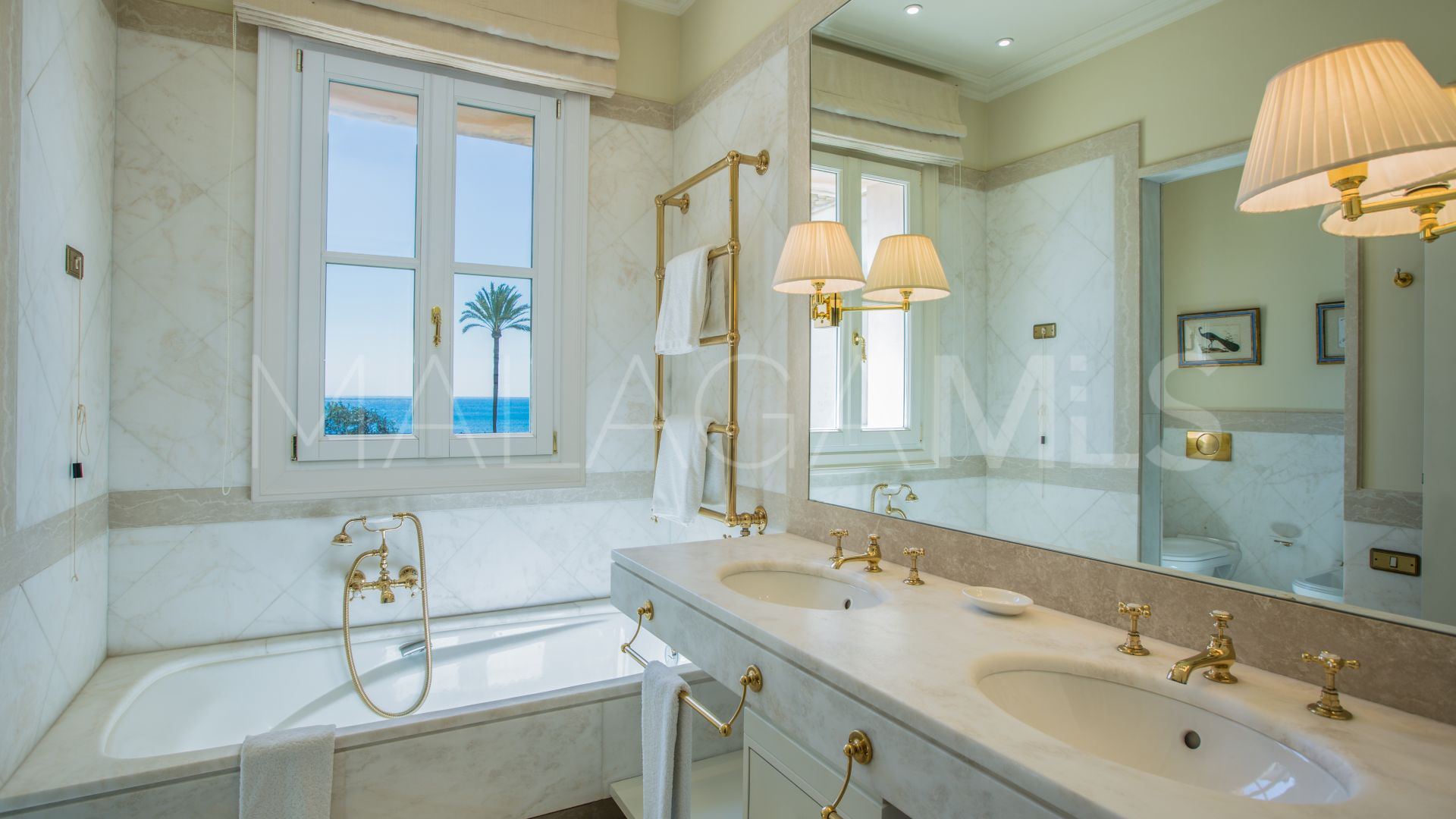 Villa for sale in Los Monteros