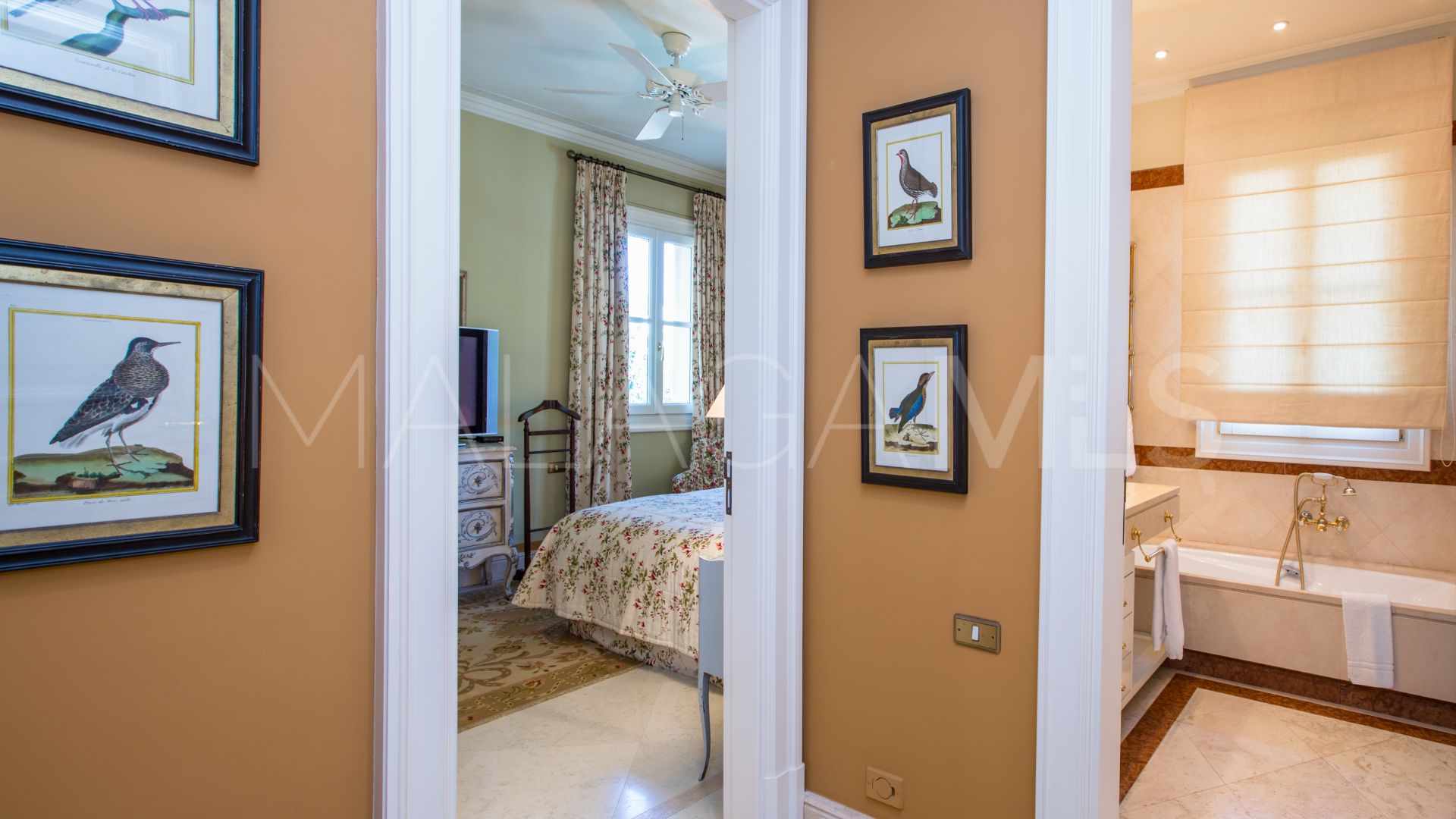 Villa for sale in Los Monteros