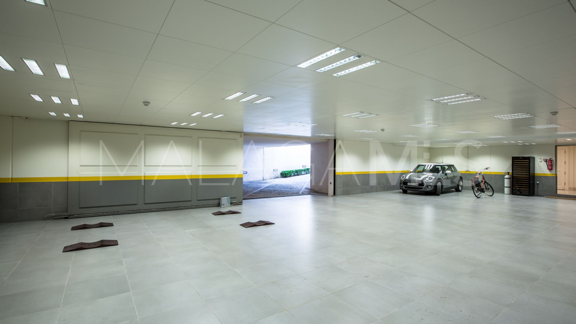 Villa for sale in Los Monteros