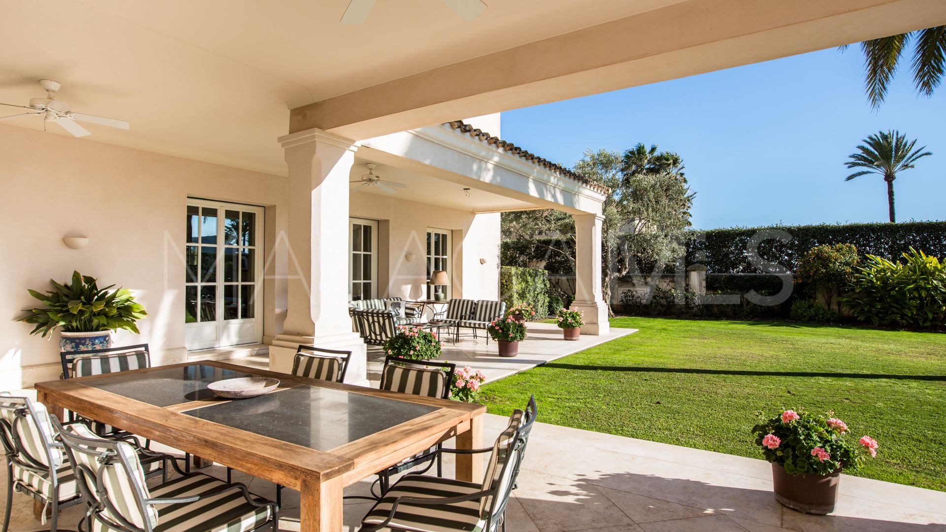 Villa for sale in Los Monteros