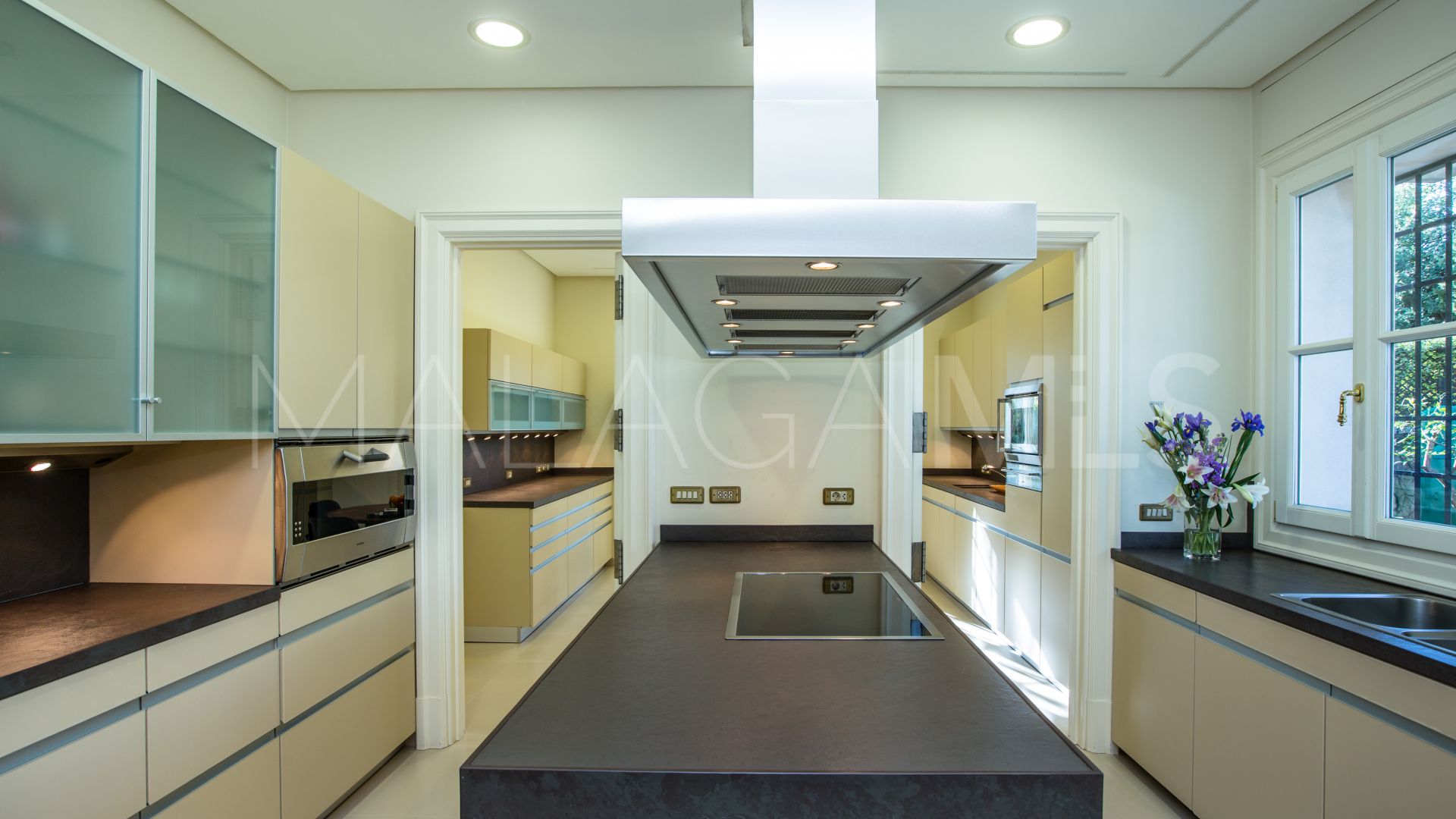 Villa for sale in Los Monteros