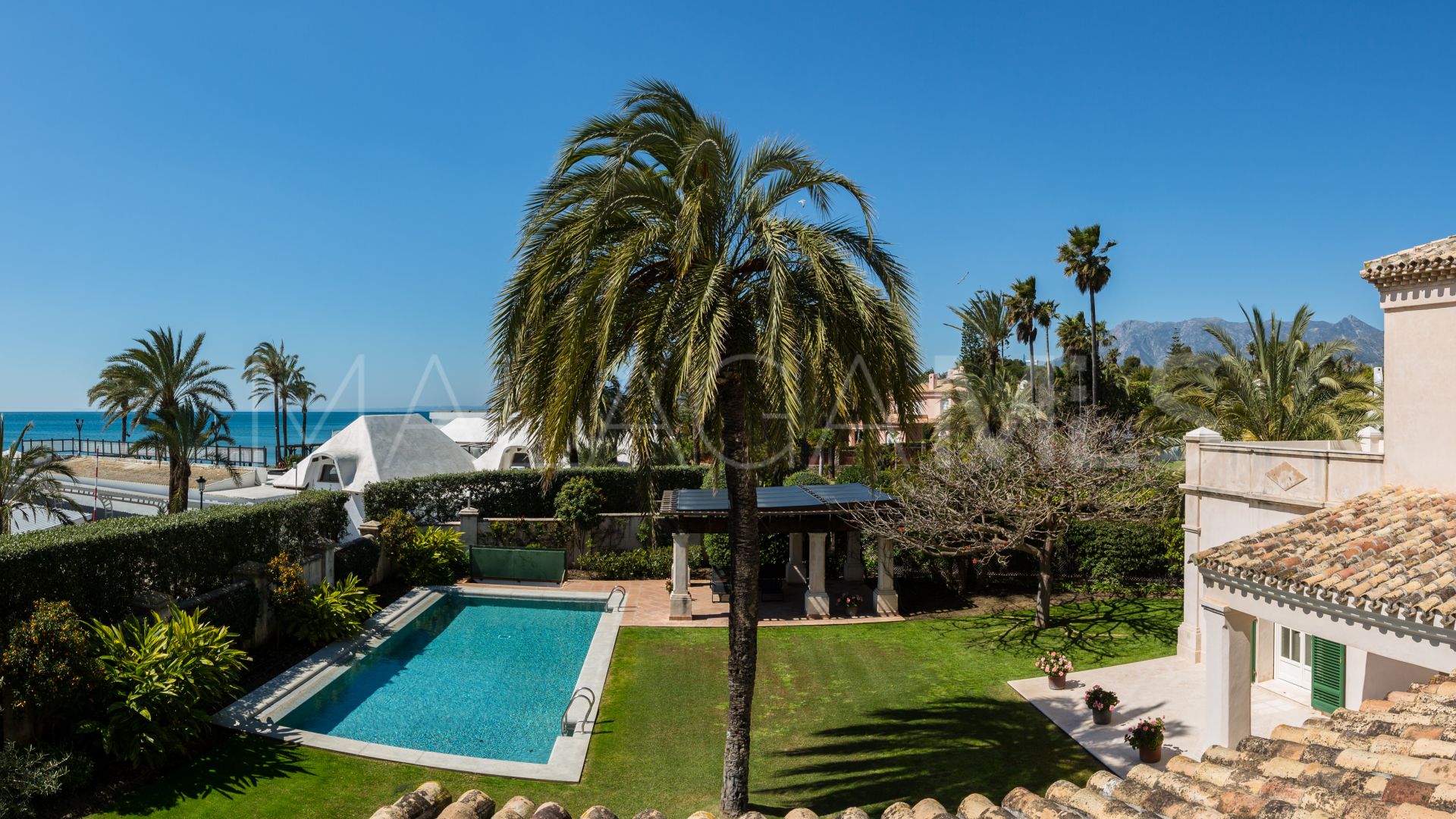 Villa for sale in Los Monteros