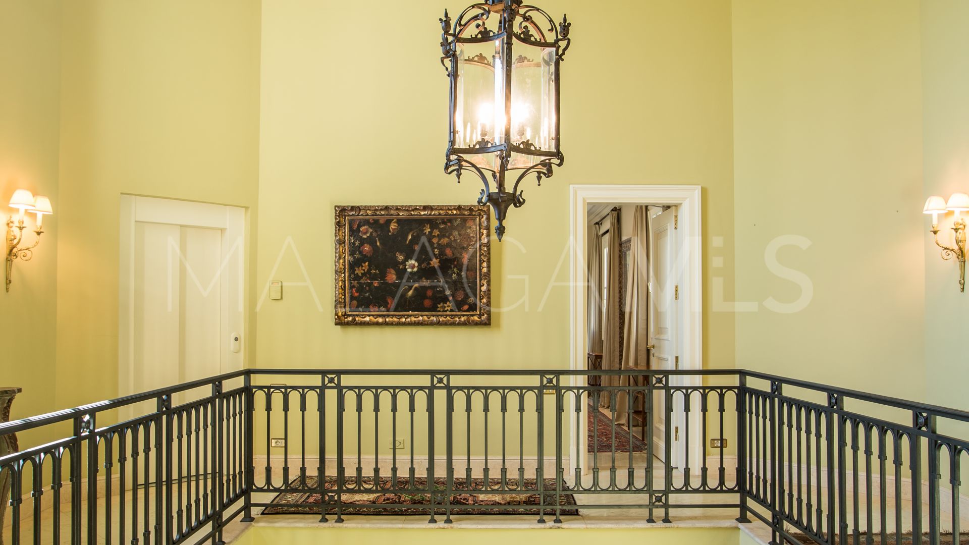 Villa for sale in Los Monteros