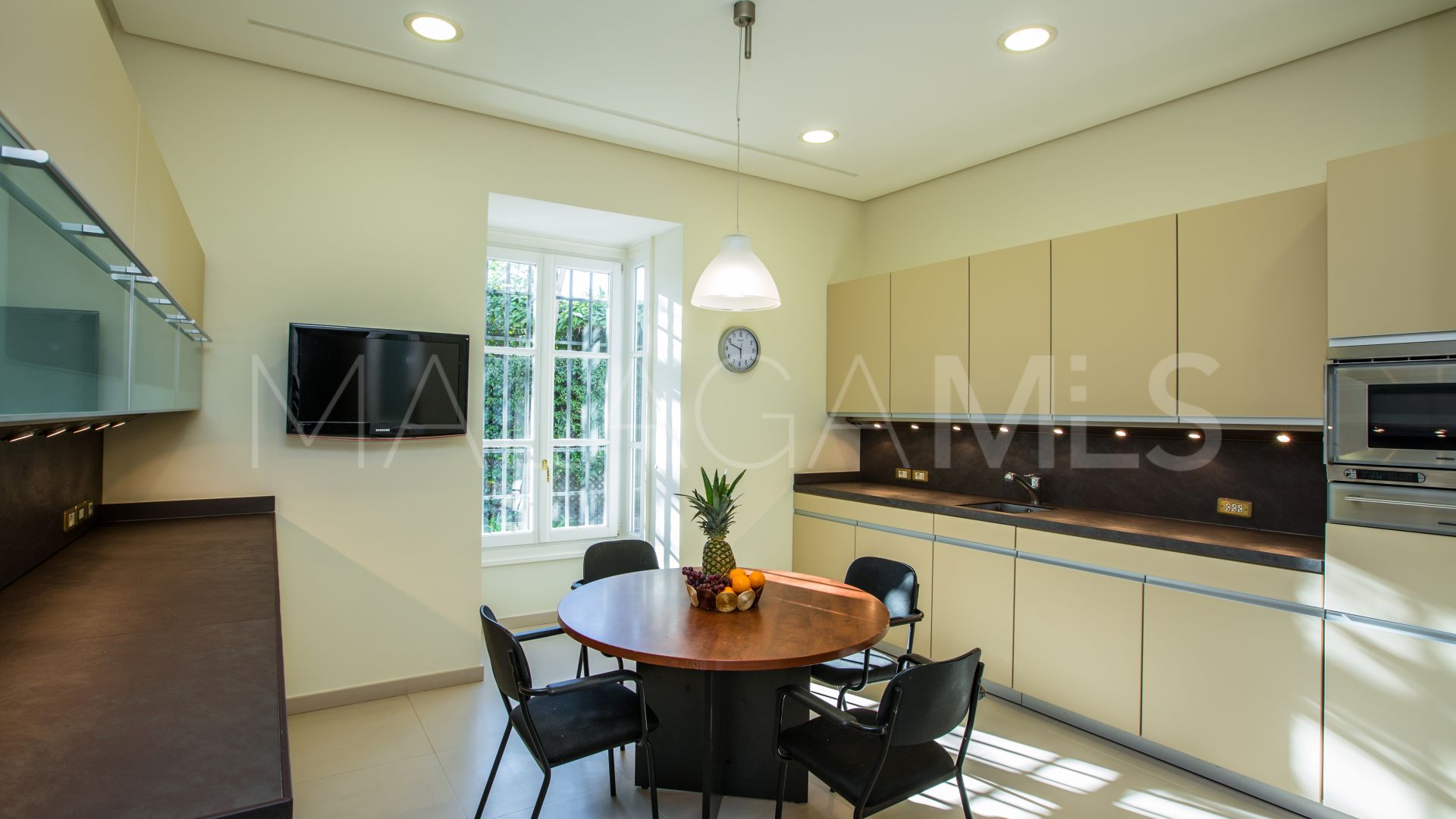 Villa for sale in Los Monteros