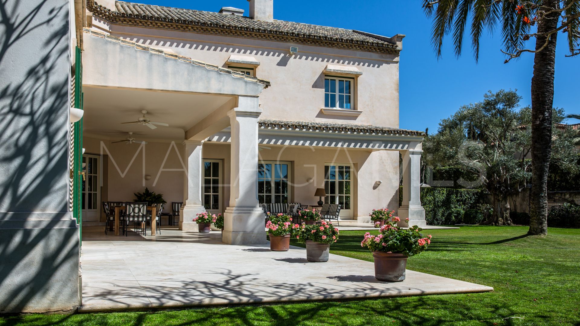 Villa for sale in Los Monteros