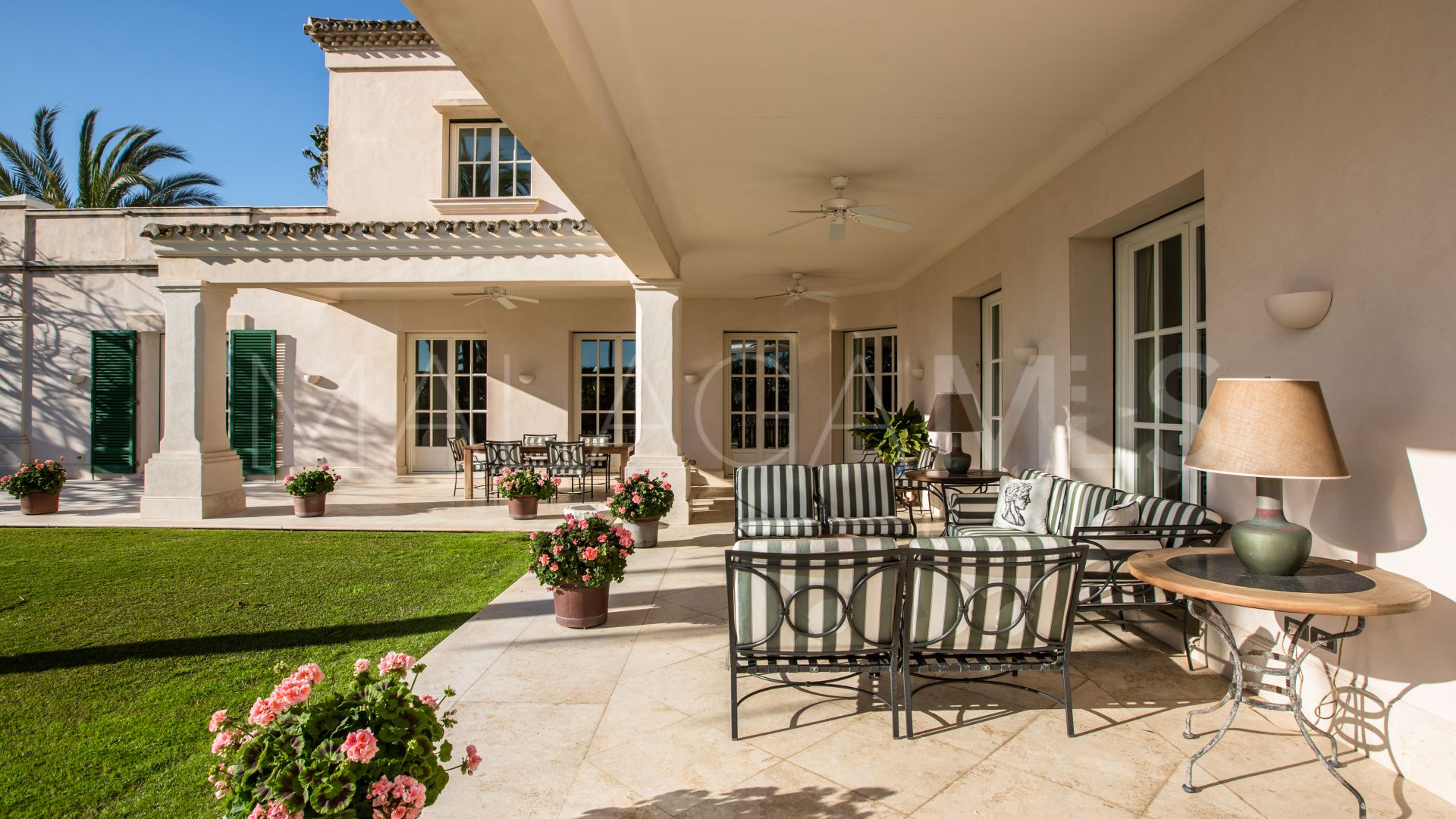 Villa for sale in Los Monteros