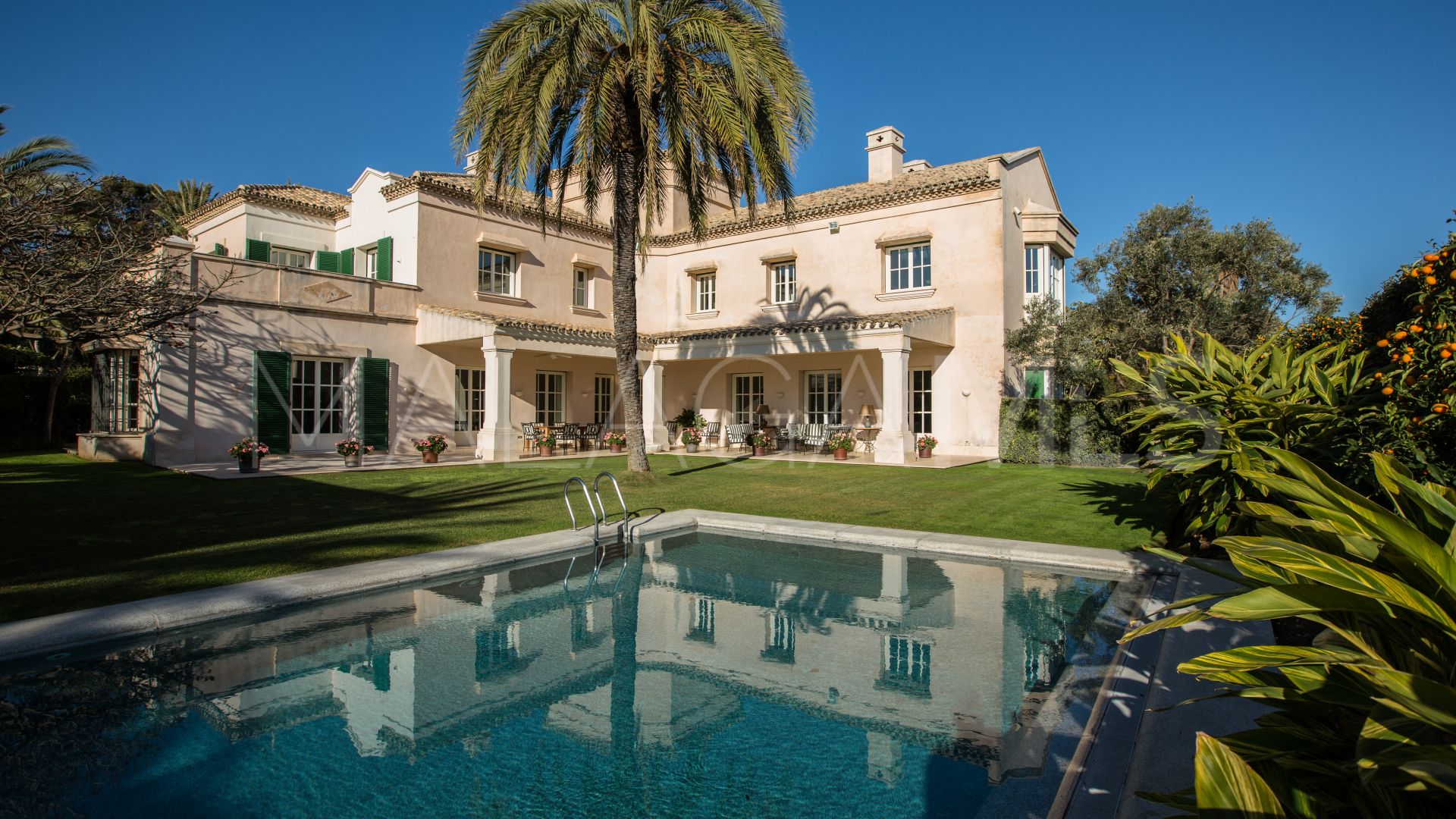Villa for sale in Los Monteros