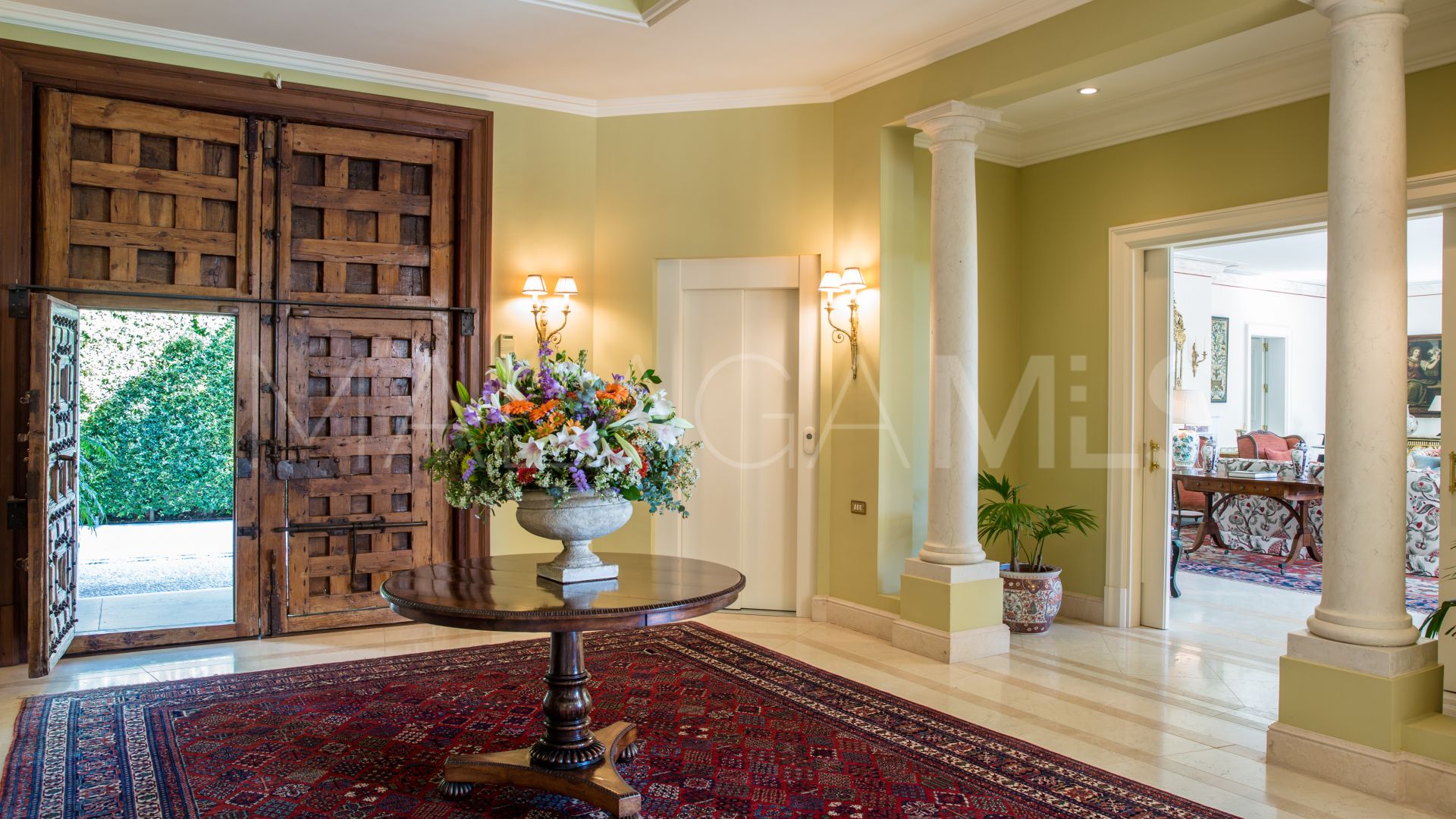 Villa for sale in Los Monteros