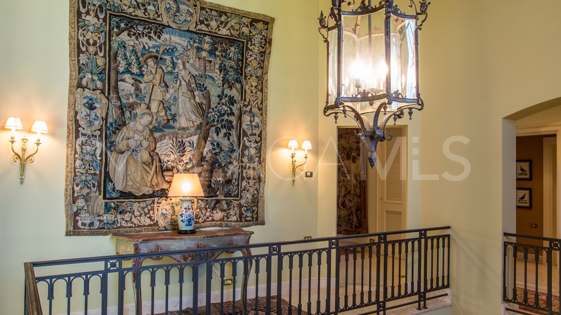 Villa for sale in Los Monteros