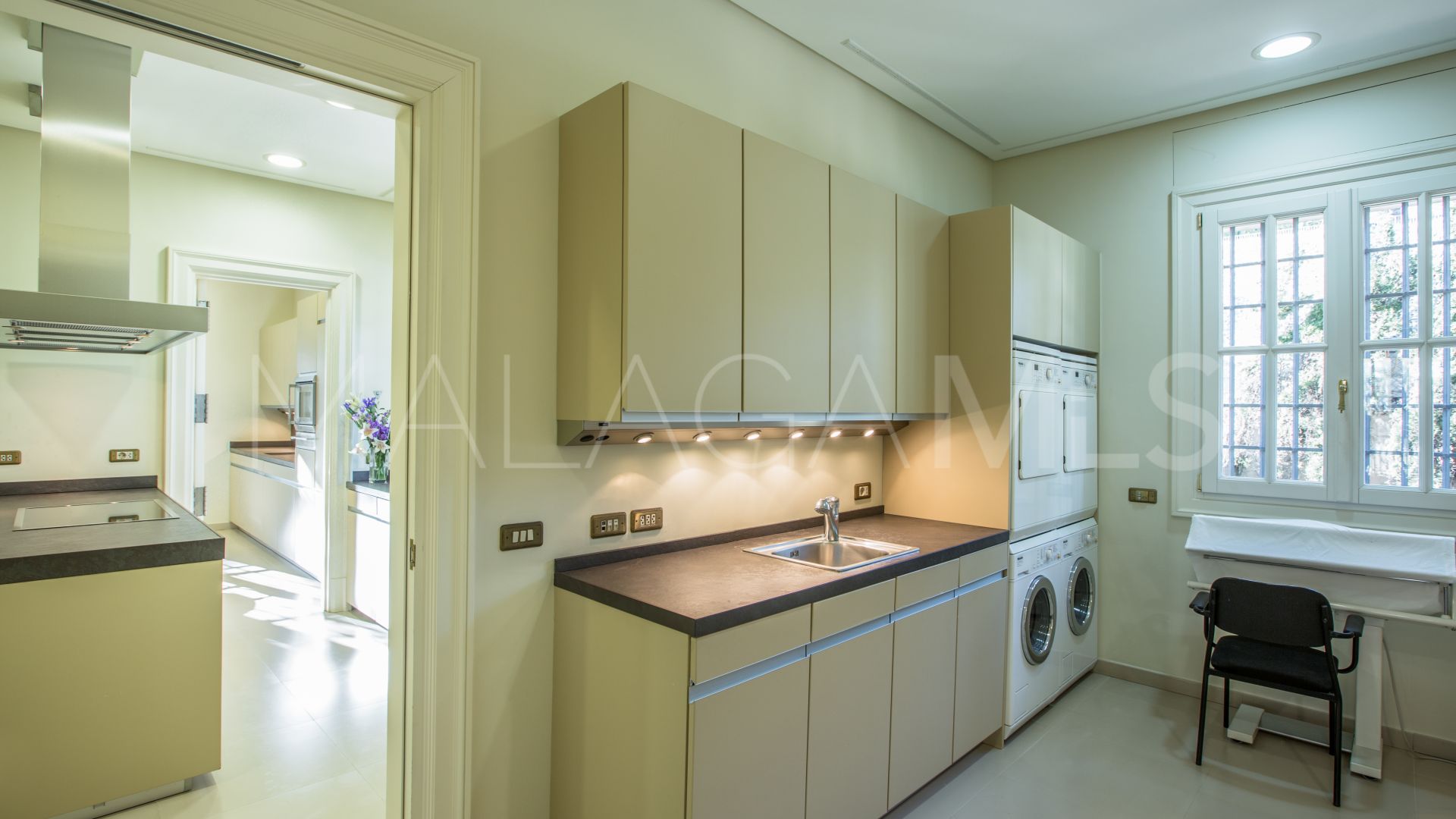 Villa for sale in Los Monteros