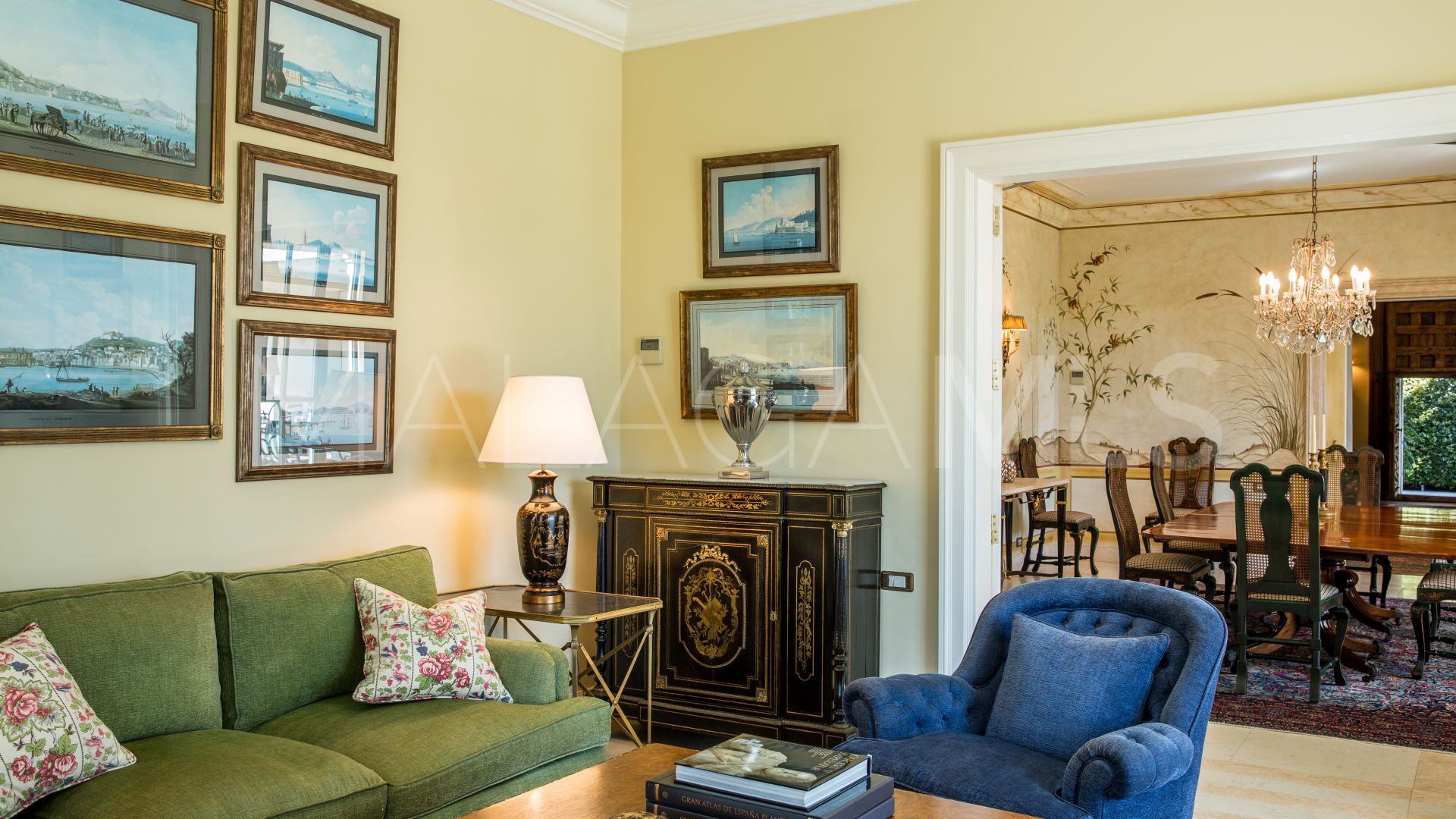 Villa for sale in Los Monteros