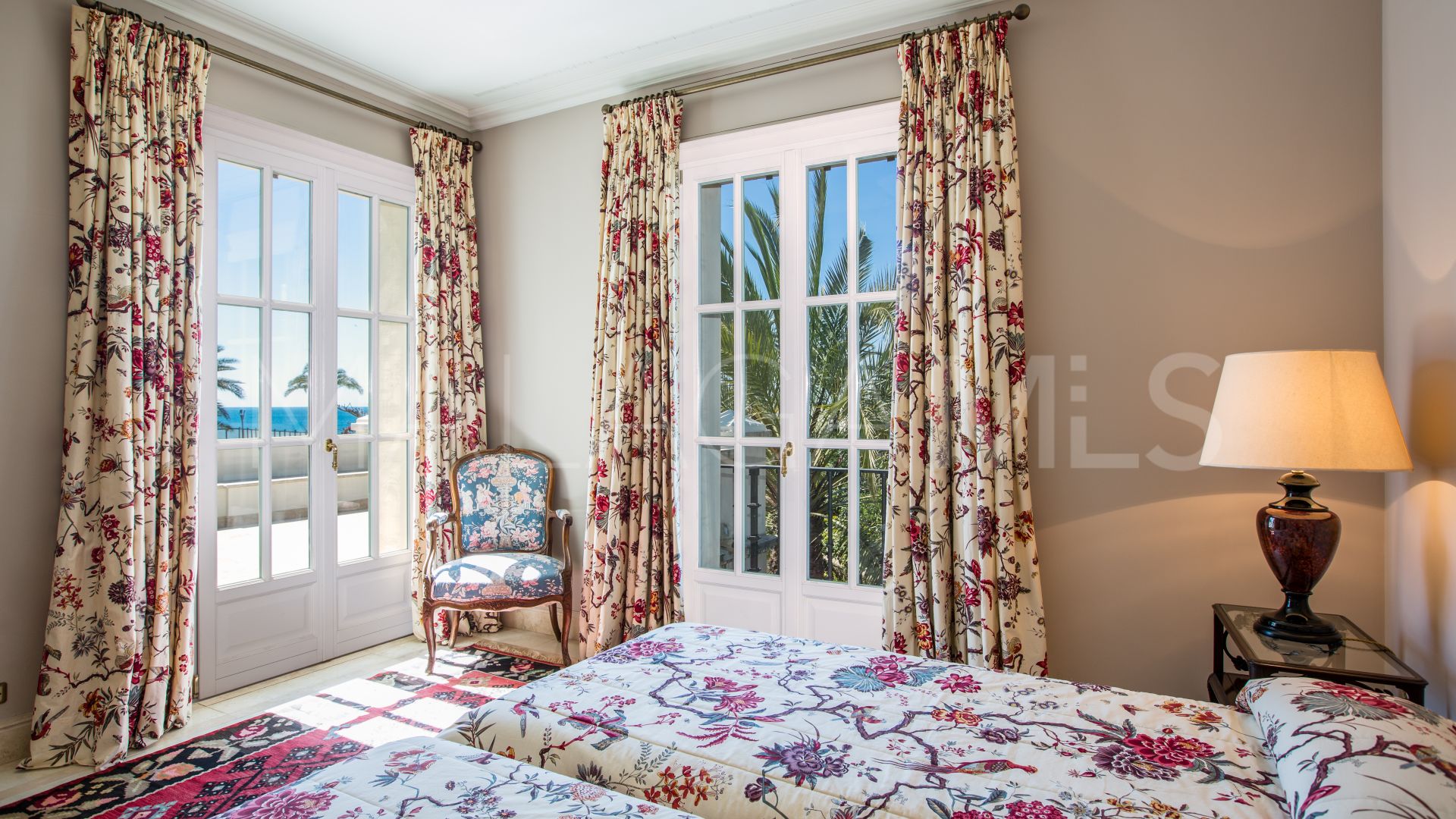 Villa for sale in Los Monteros