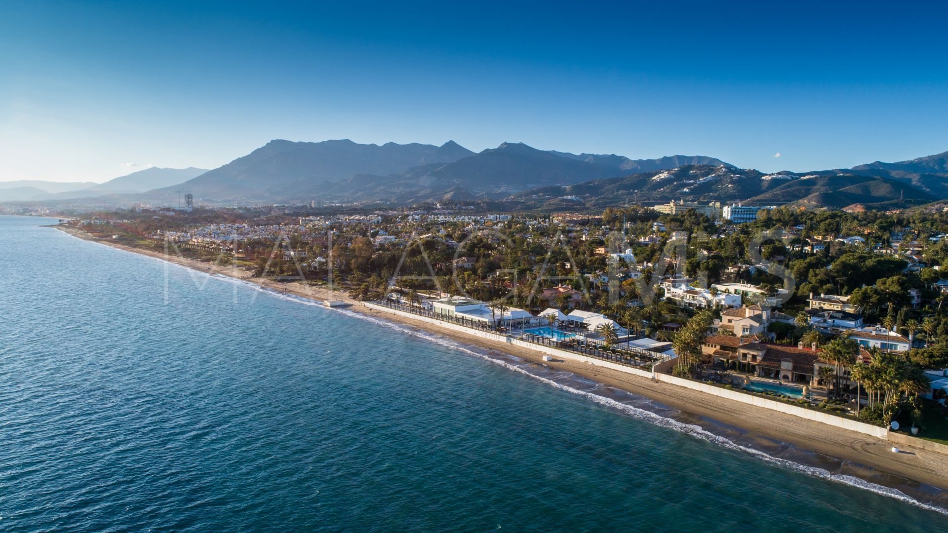 Villa for sale in Los Monteros