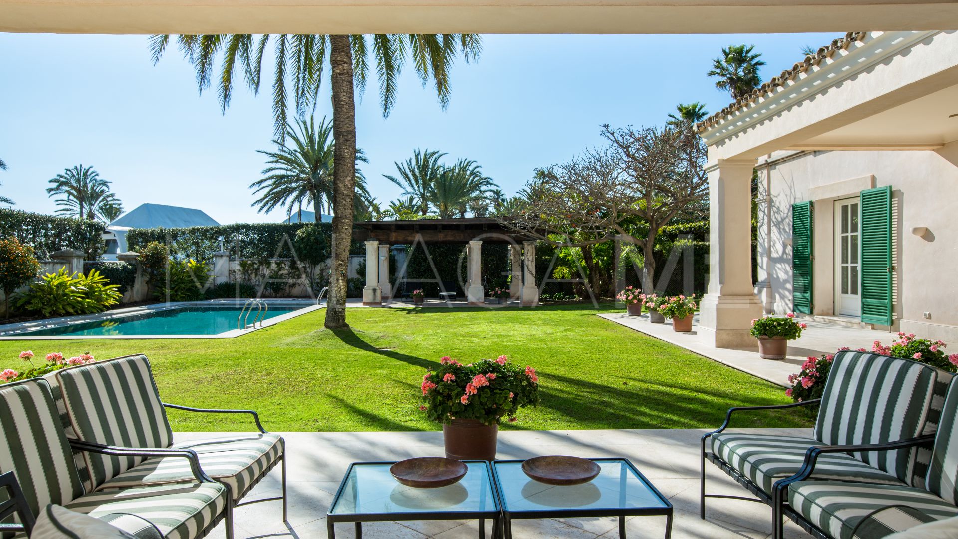 Villa for sale in Los Monteros