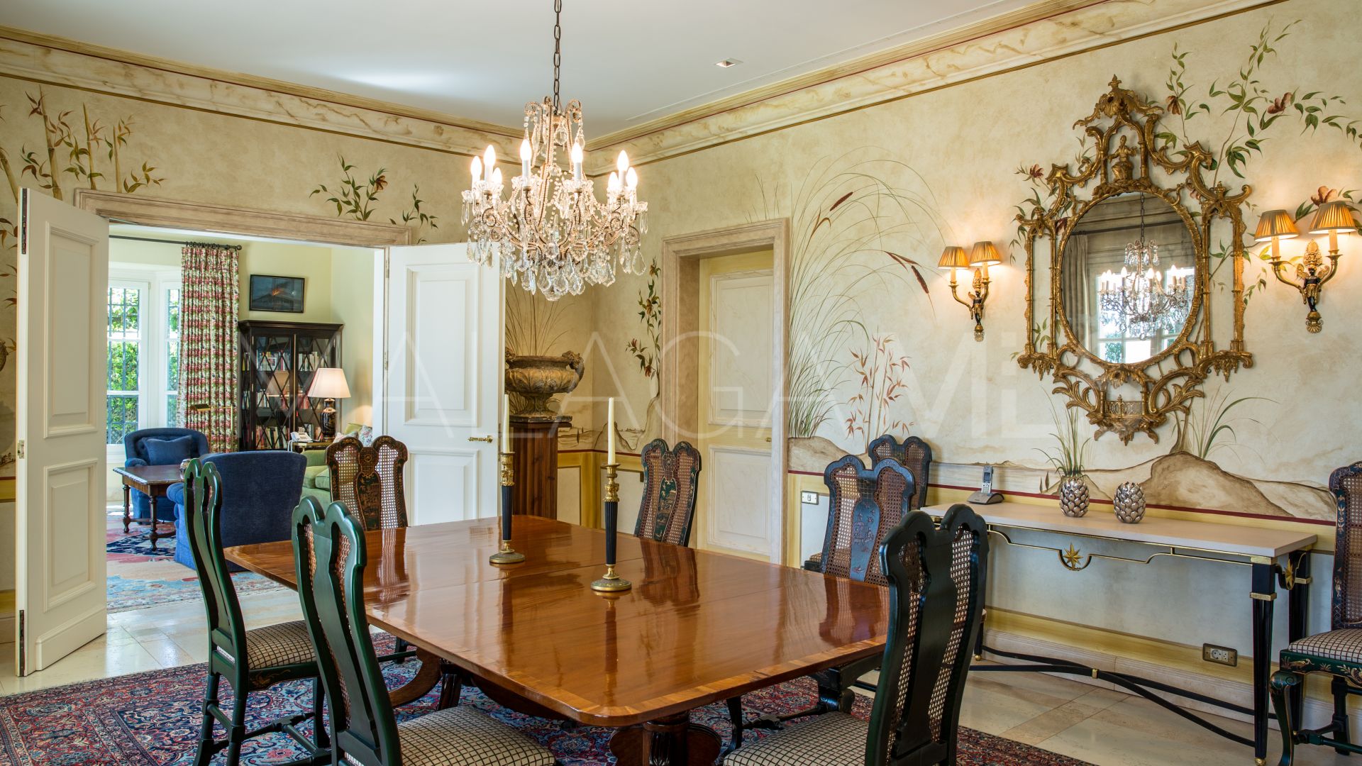 Villa for sale in Los Monteros