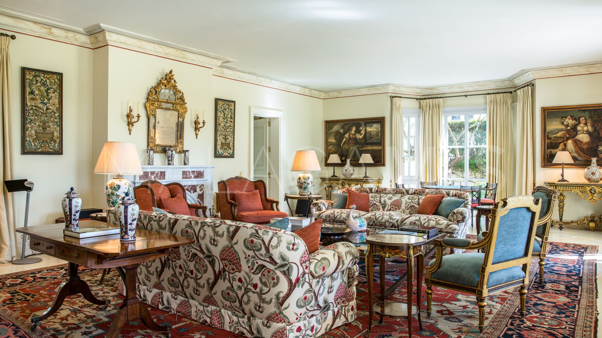 Villa for sale in Los Monteros