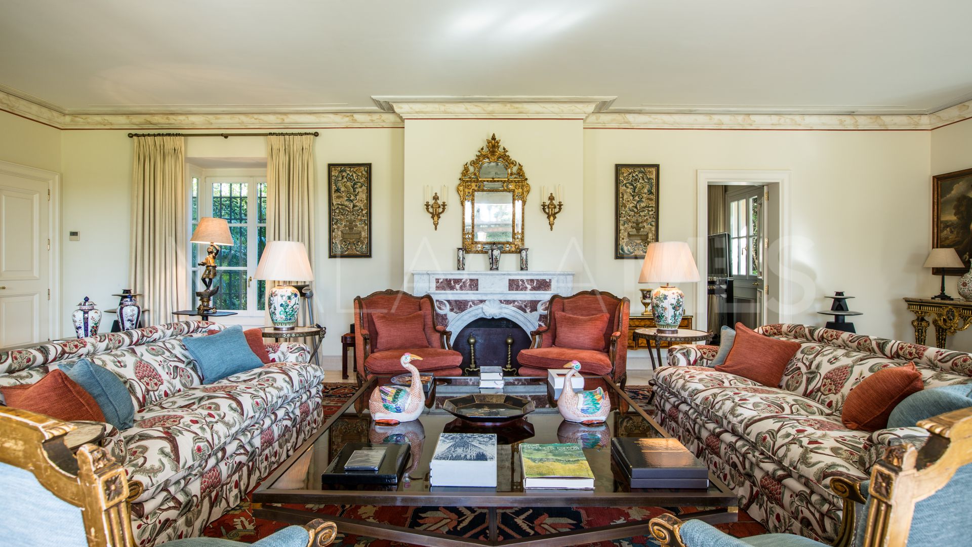 Villa for sale in Los Monteros