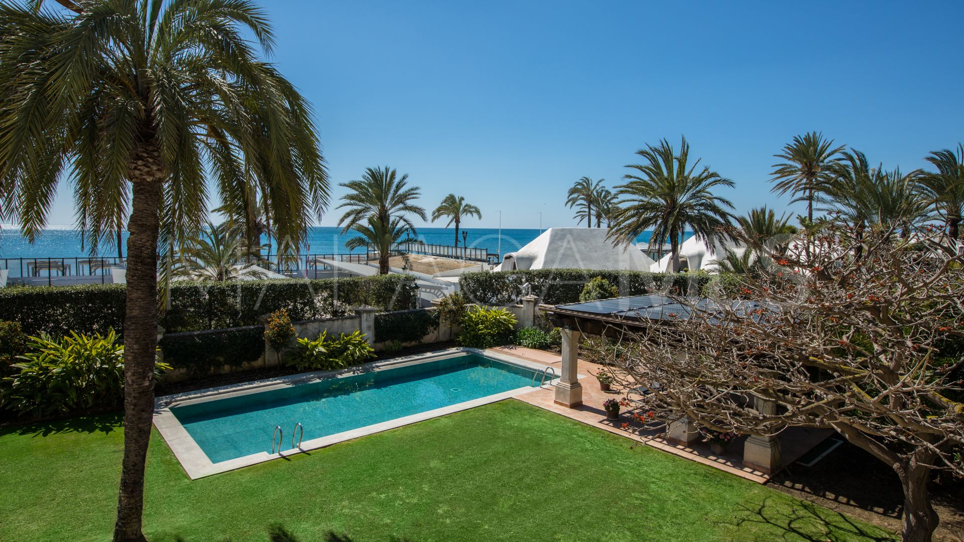 Villa for sale in Los Monteros