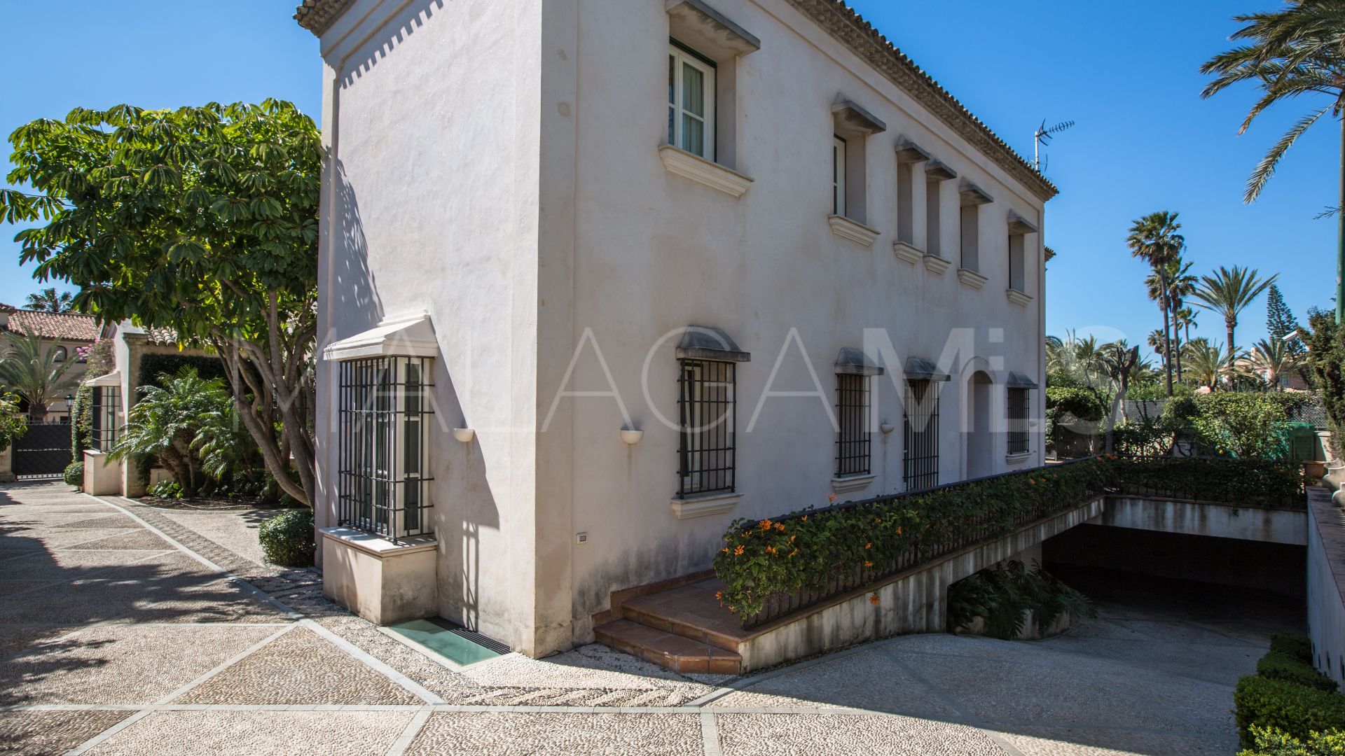 Villa for sale in Los Monteros