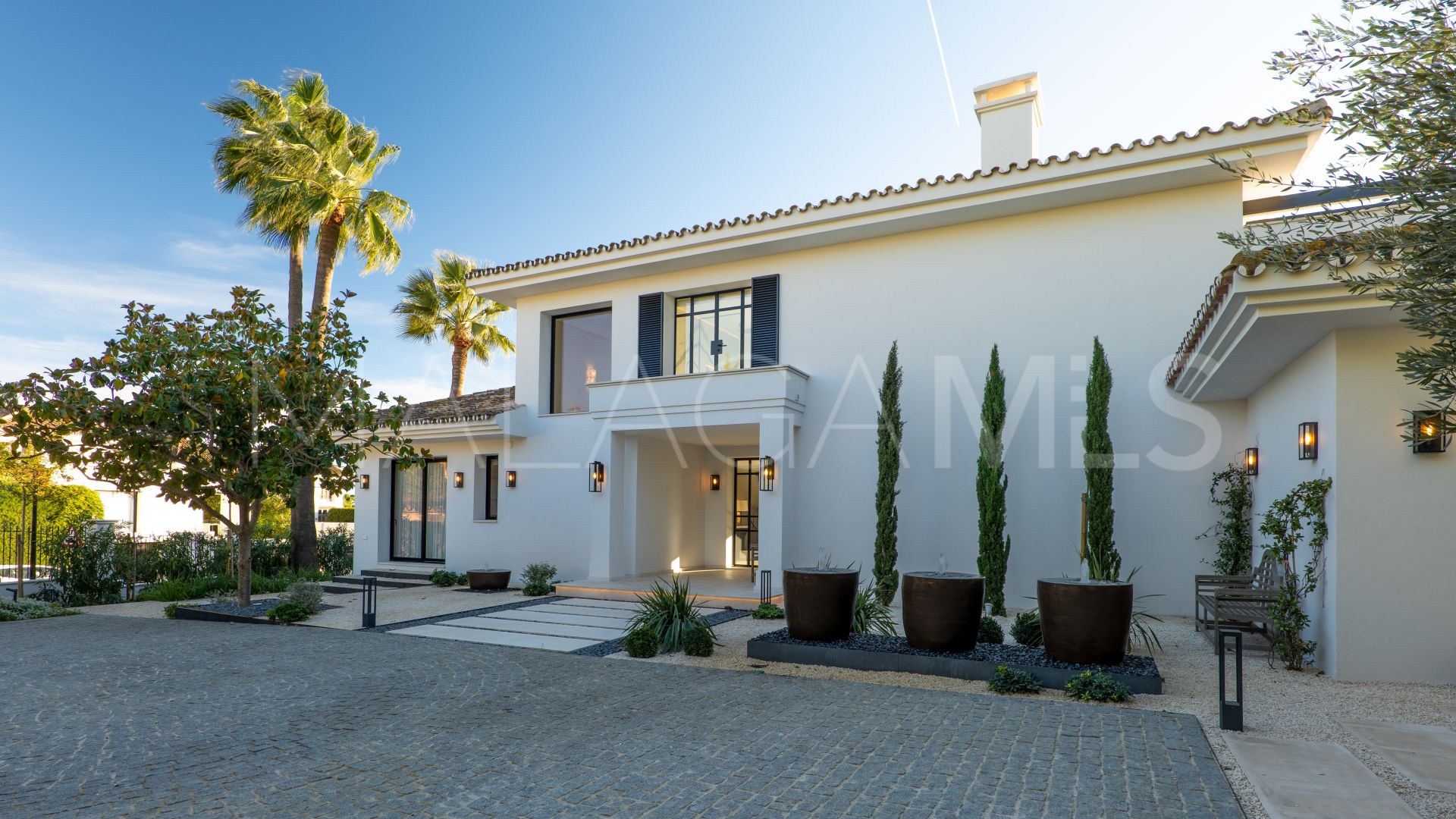 Villa for sale in Nueva Andalucia