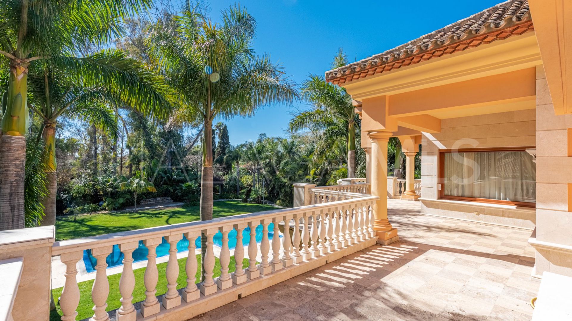 For sale Guadalmina Baja villa with 8 bedrooms