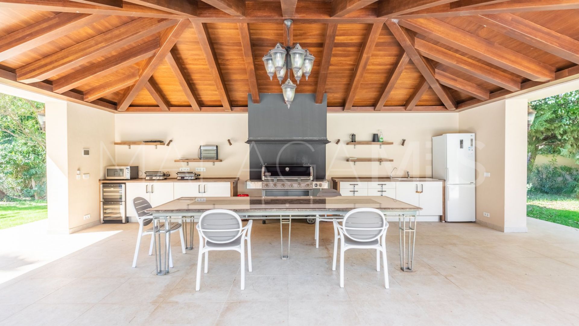 Villa for sale in Guadalmina Baja