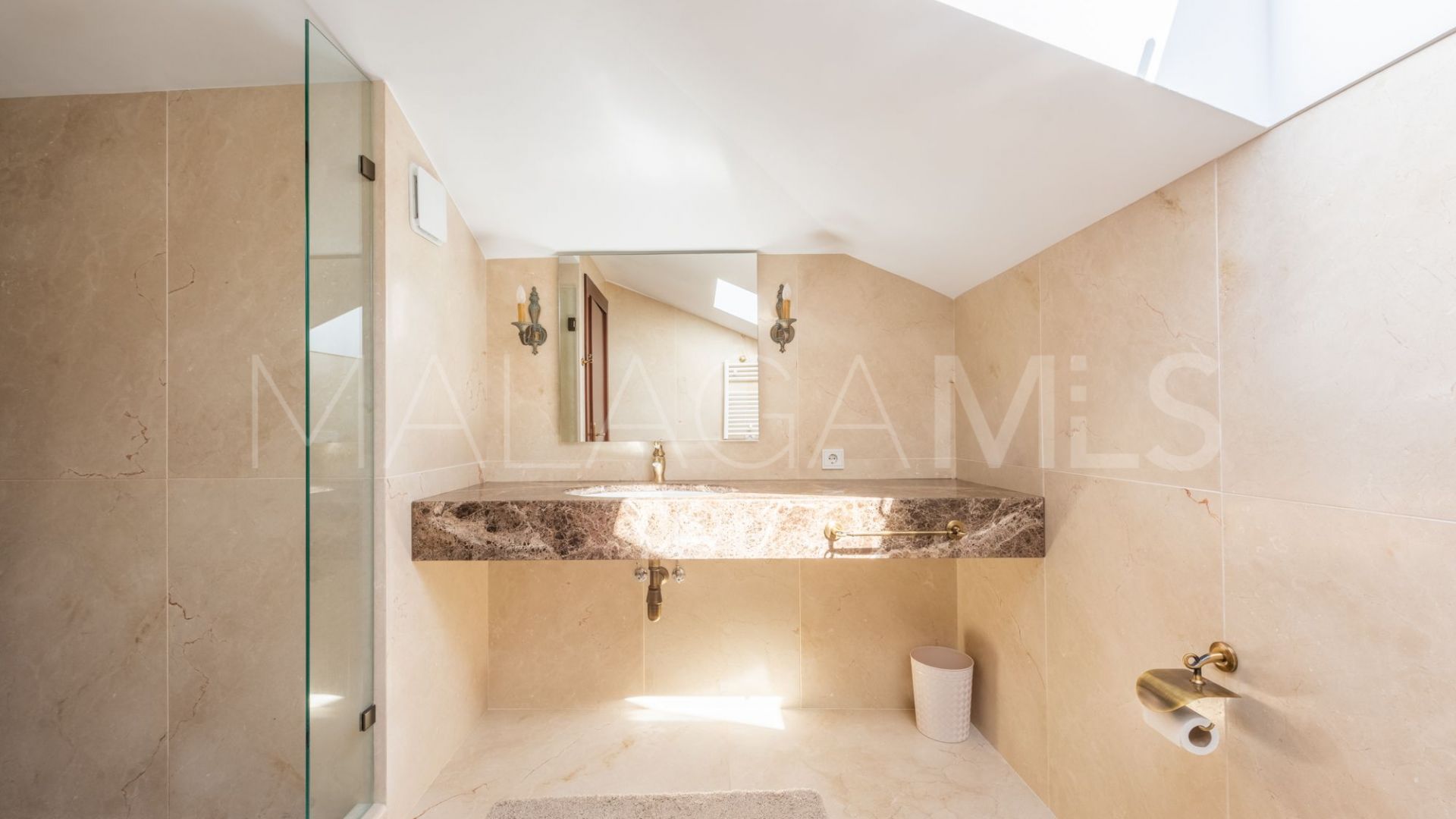 Villa for sale in Guadalmina Baja