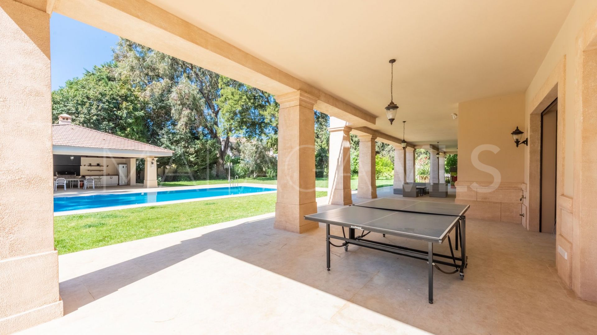 Villa for sale in Guadalmina Baja