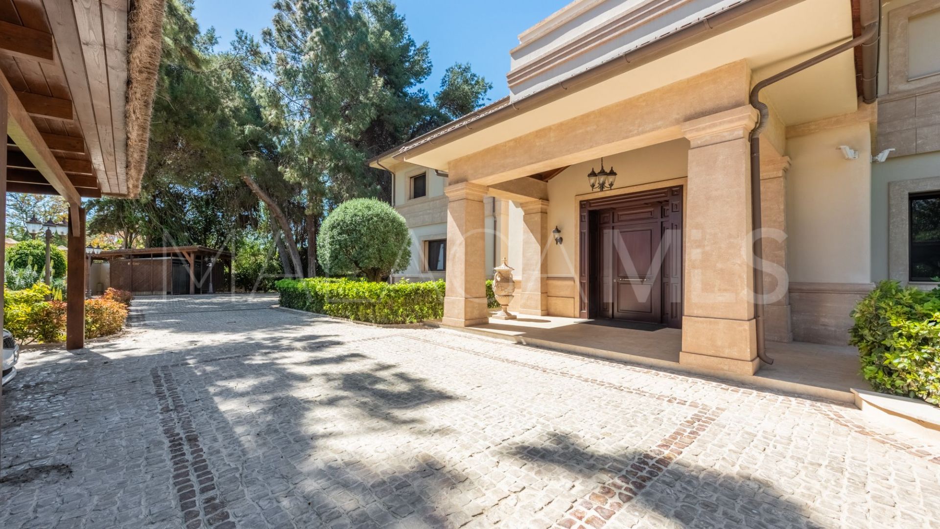 Villa for sale in Guadalmina Baja