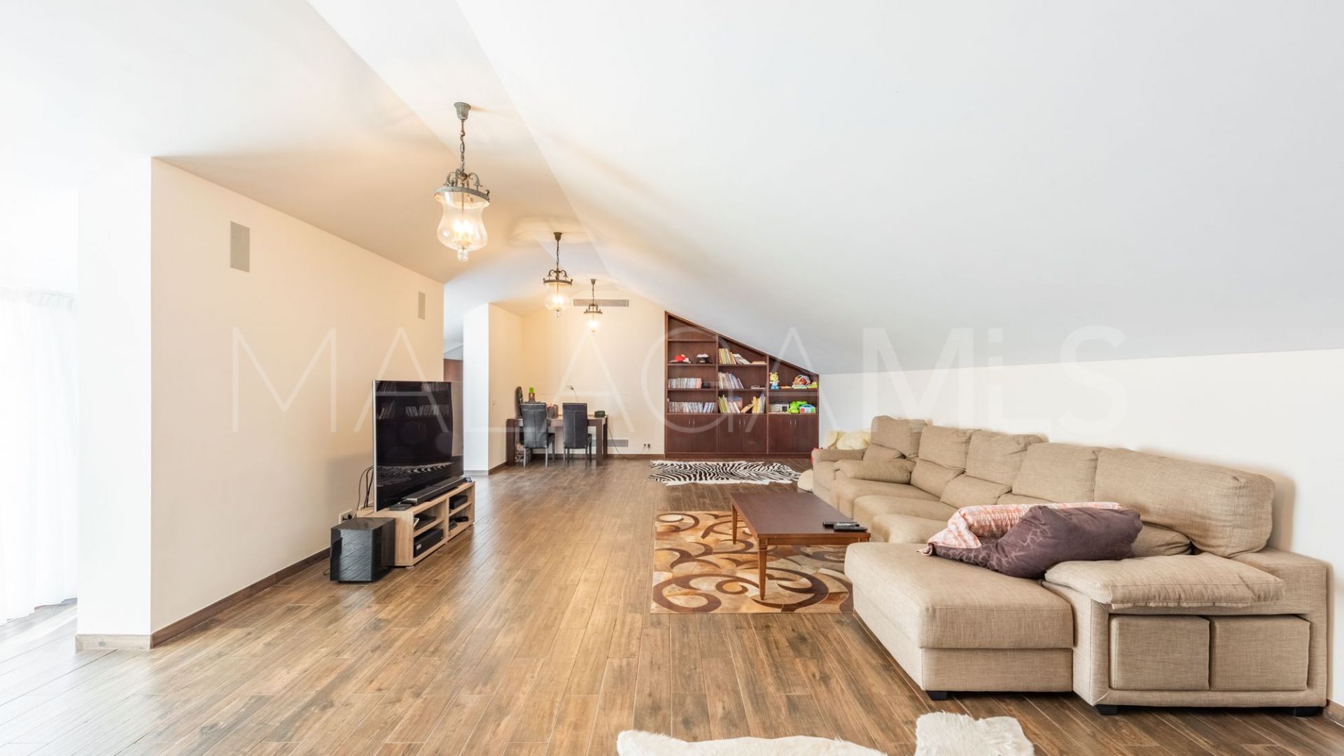 Villa for sale in Guadalmina Baja