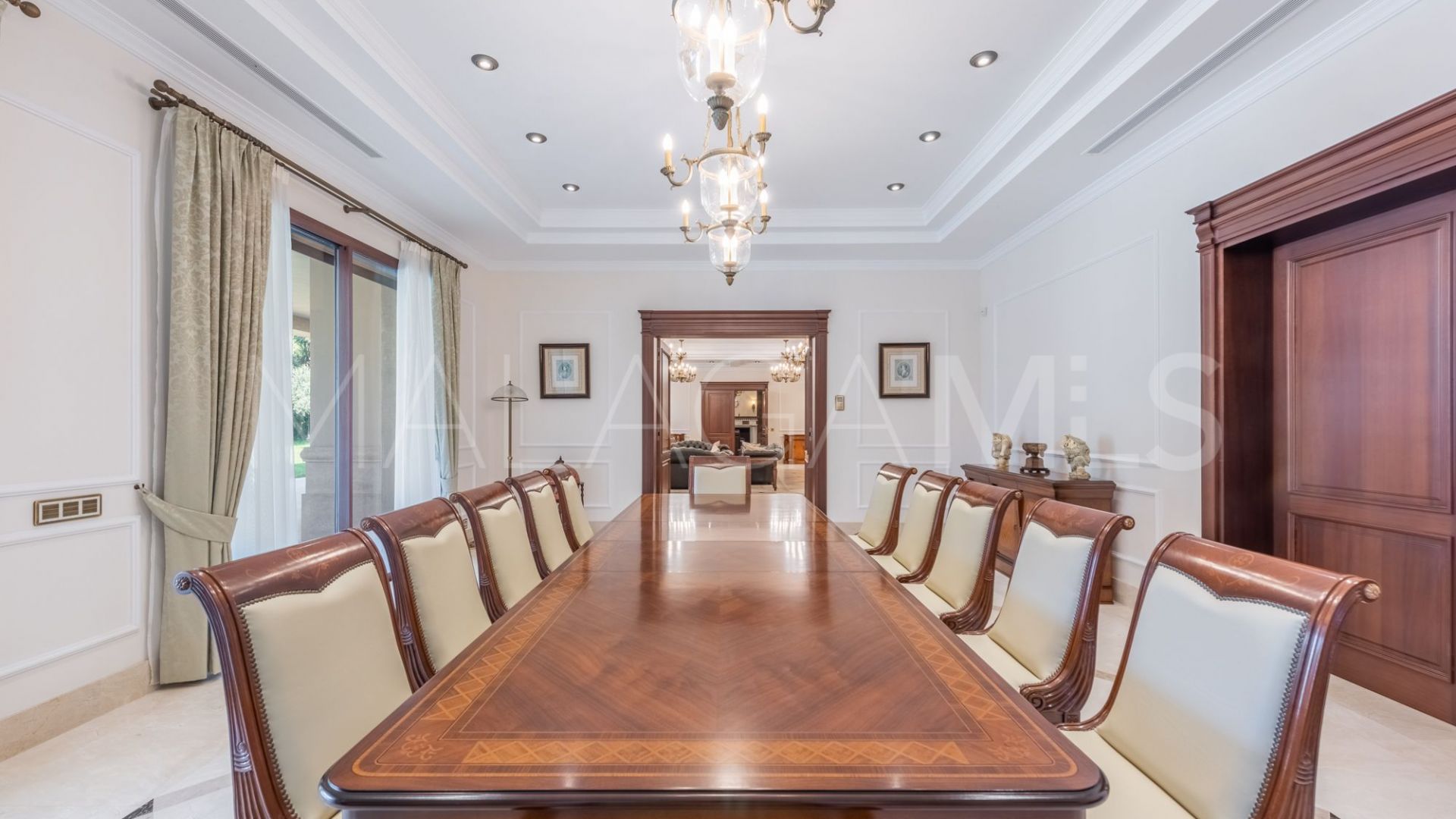 Villa for sale in Guadalmina Baja