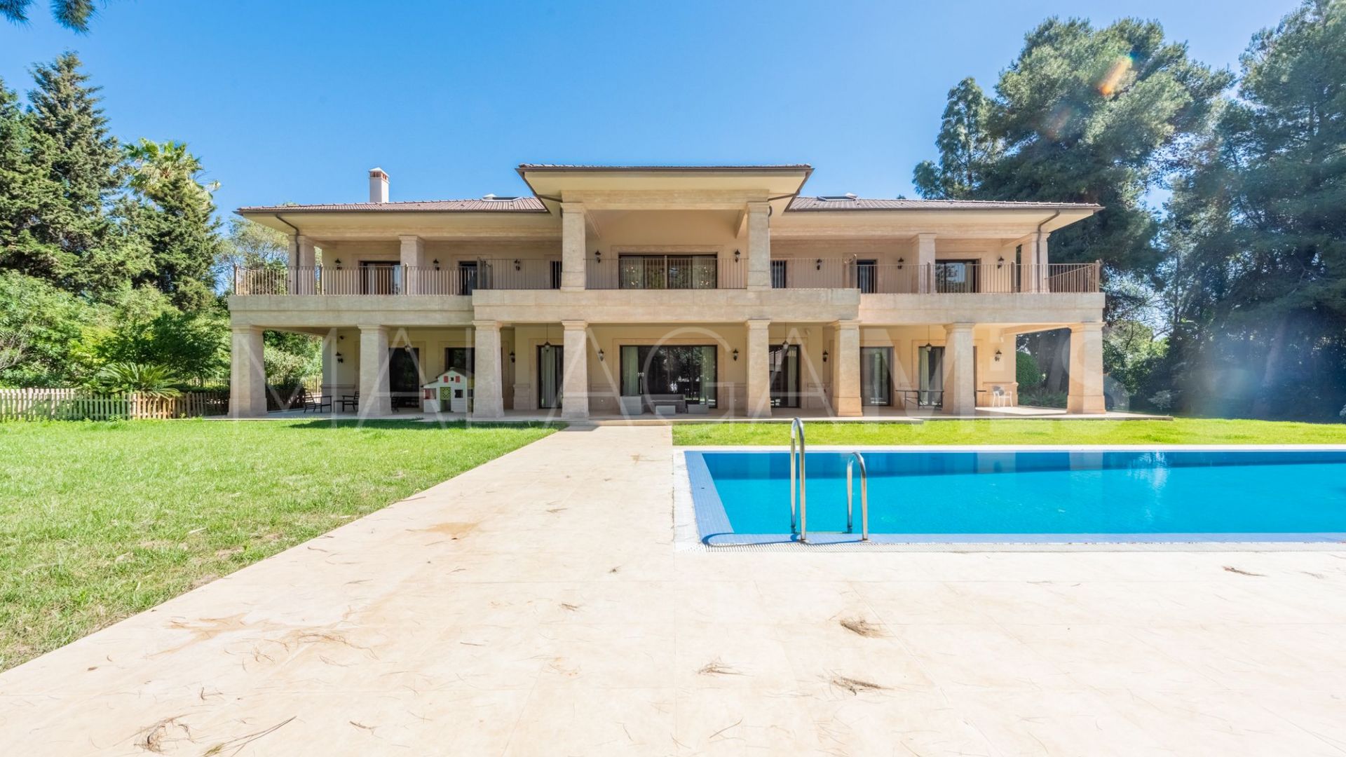 Villa for sale in Guadalmina Baja