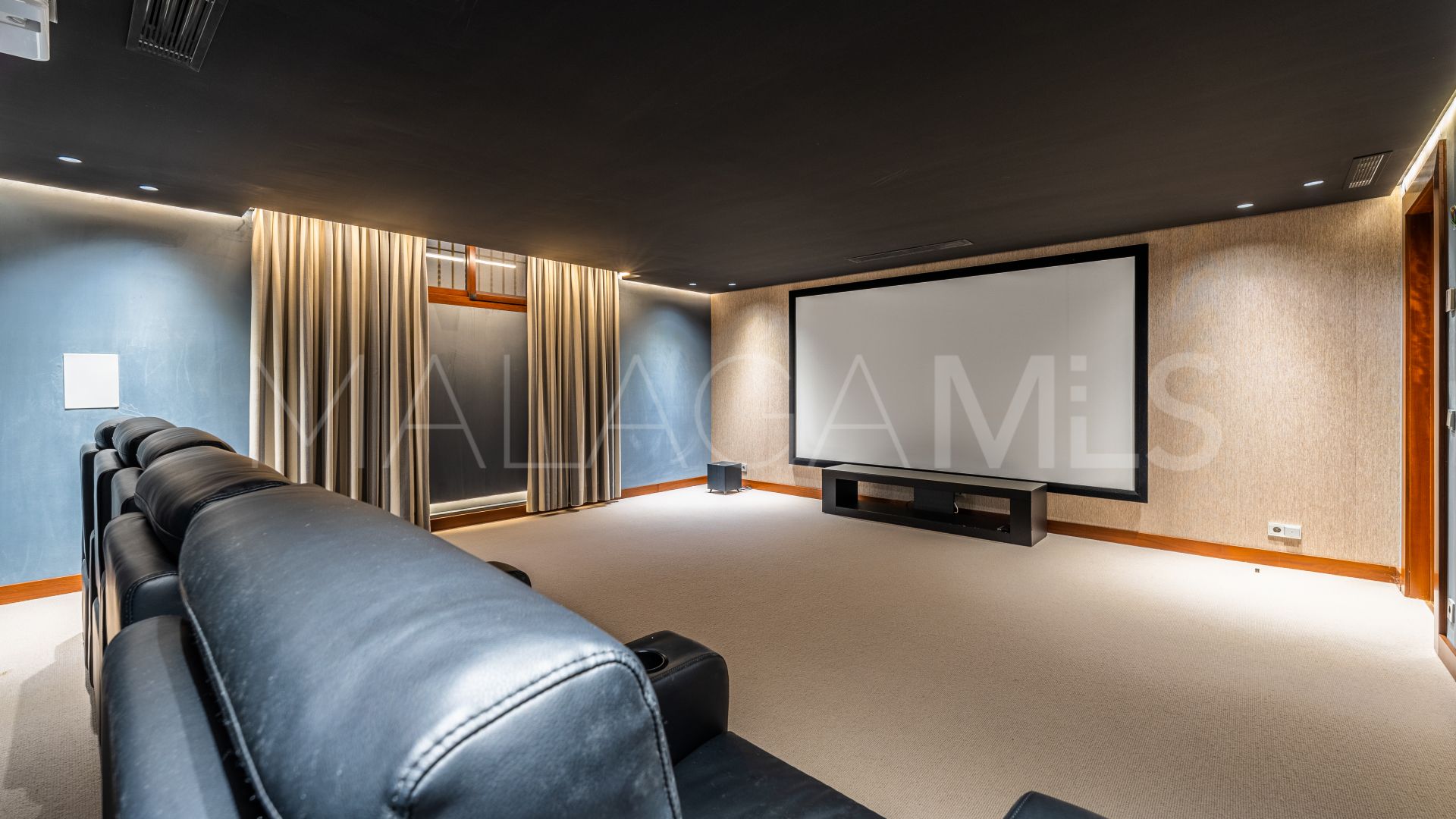 Villa for sale in Guadalmina Baja