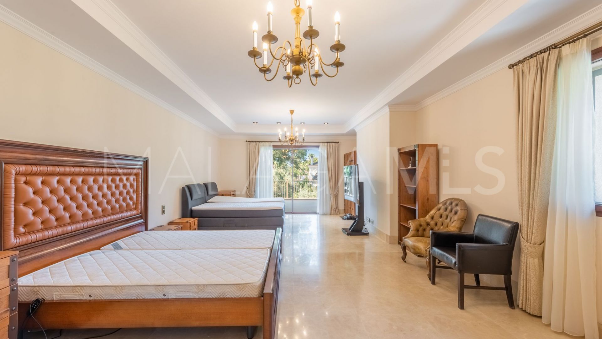 Villa for sale in Guadalmina Baja