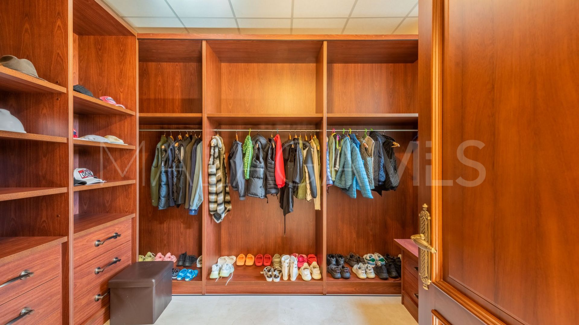 Villa for sale in Guadalmina Baja