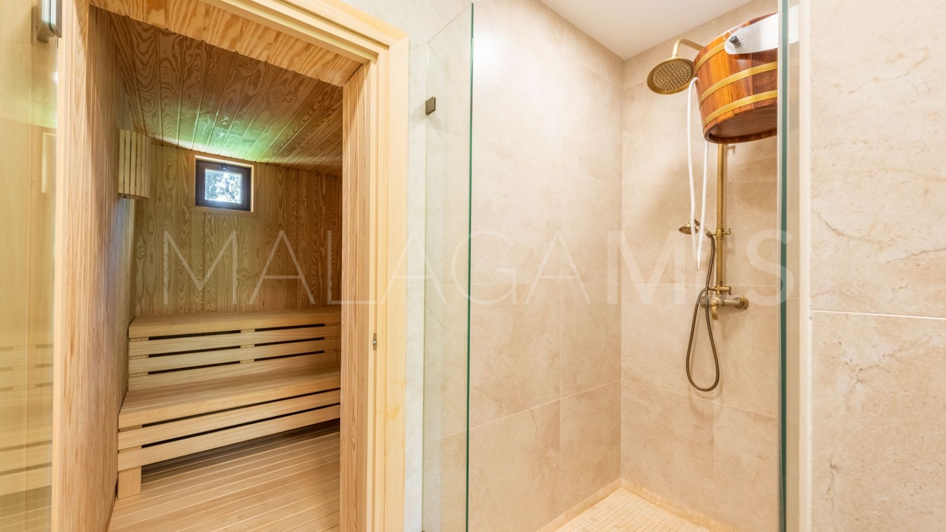 Villa for sale in Guadalmina Baja