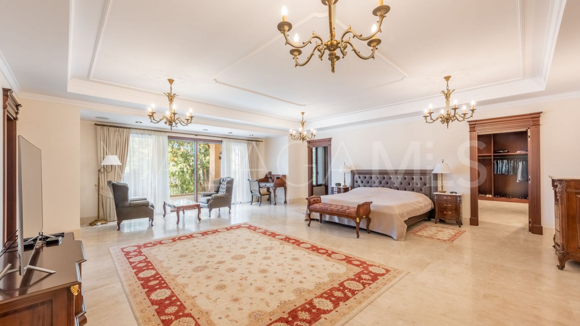 Villa for sale in Guadalmina Baja