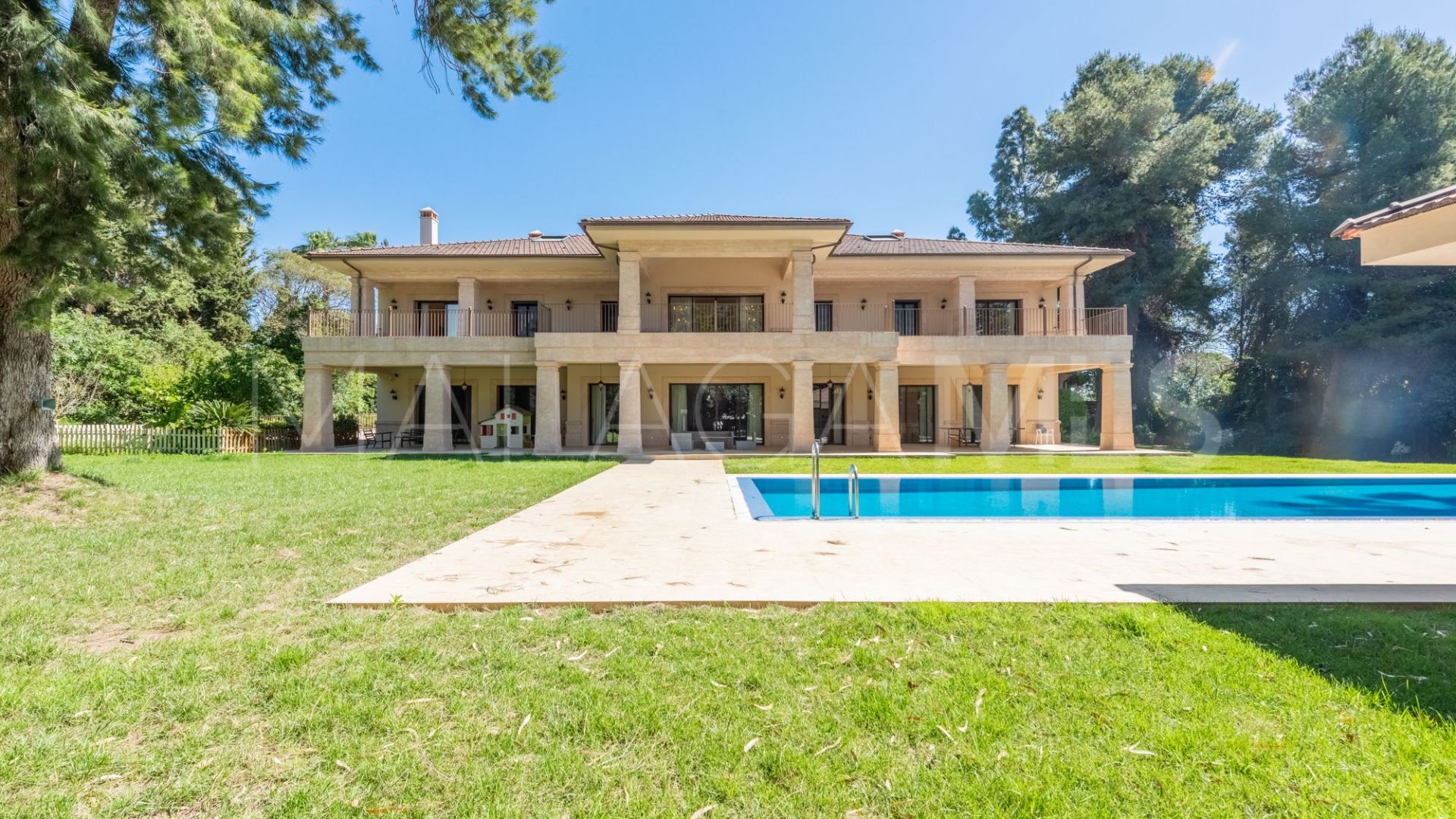 Villa for sale in Guadalmina Baja