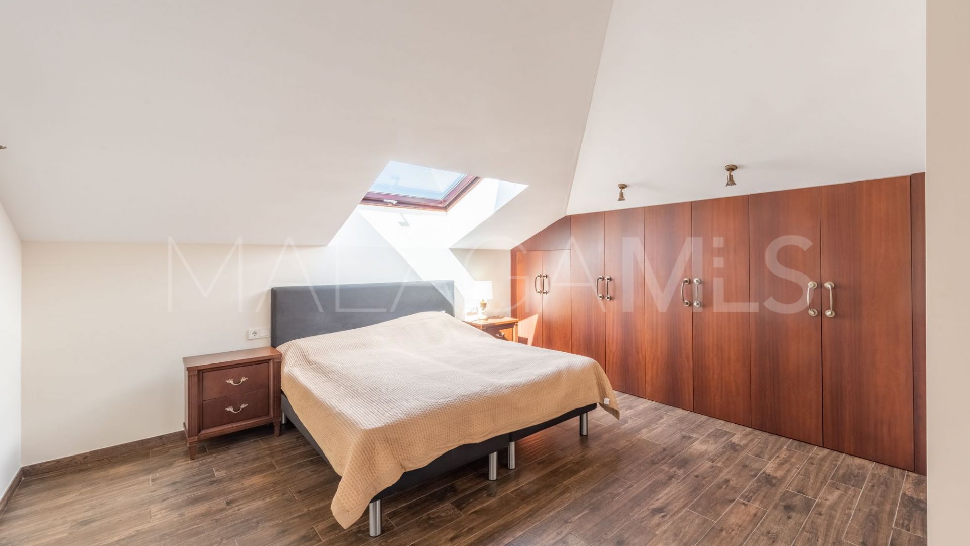 Villa for sale in Guadalmina Baja