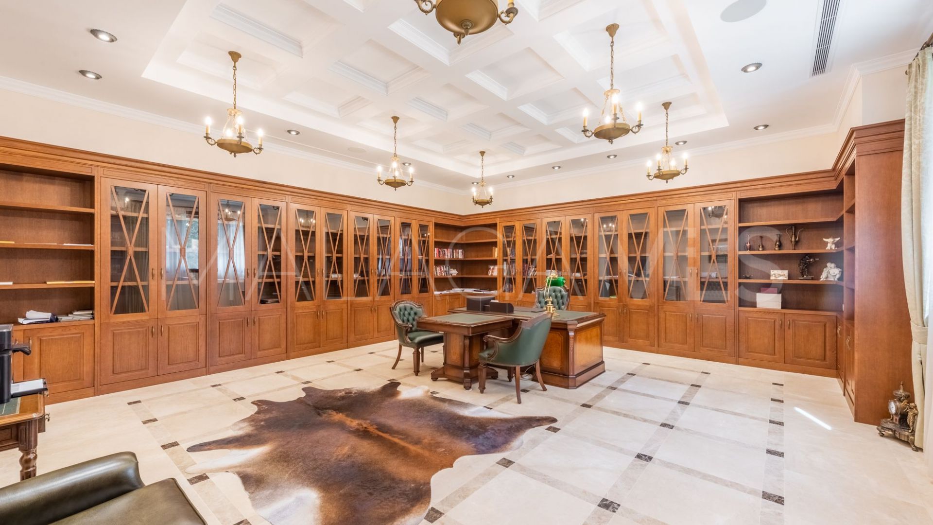 Villa for sale in Guadalmina Baja